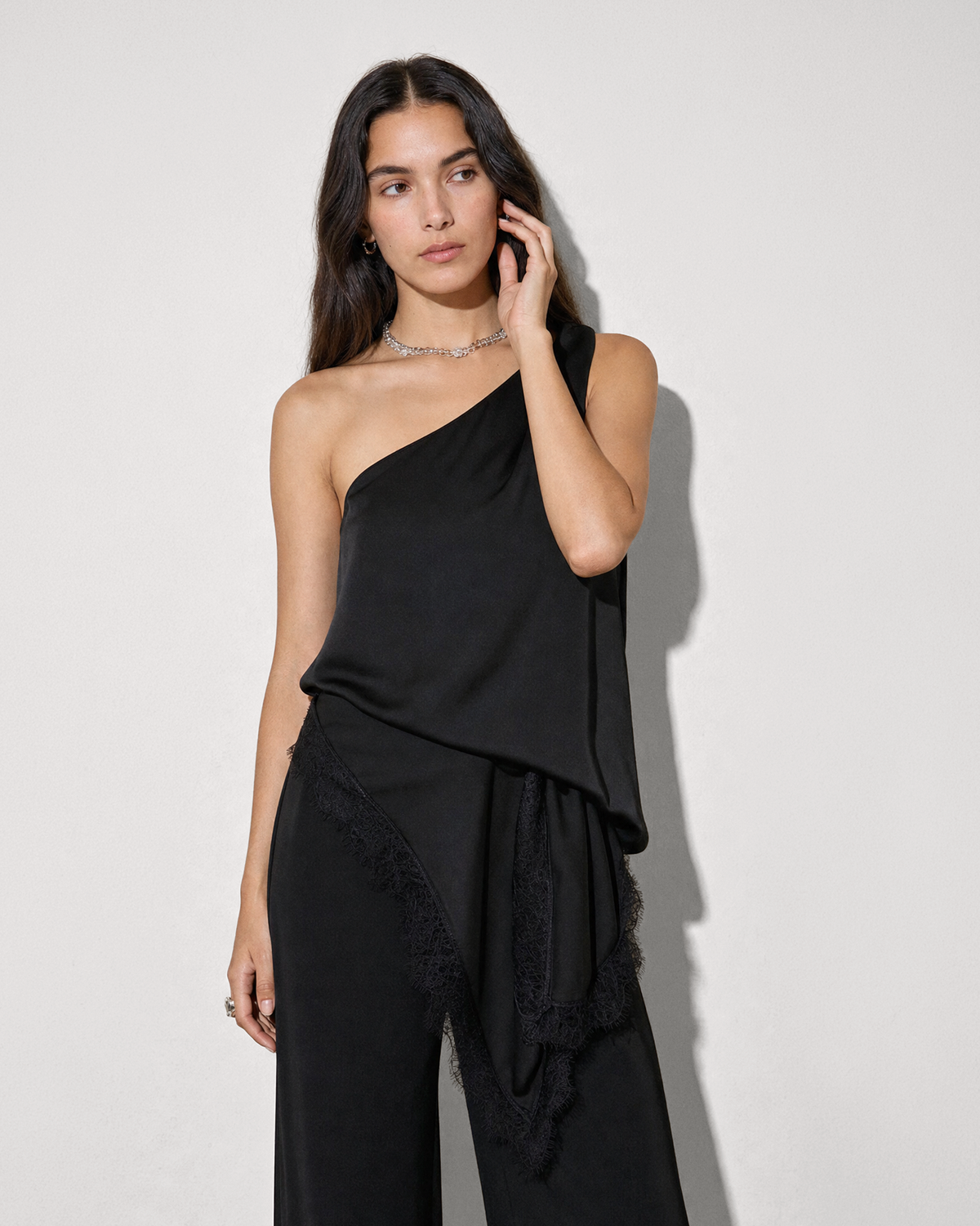 LACE ONE-SHOULDER TOP