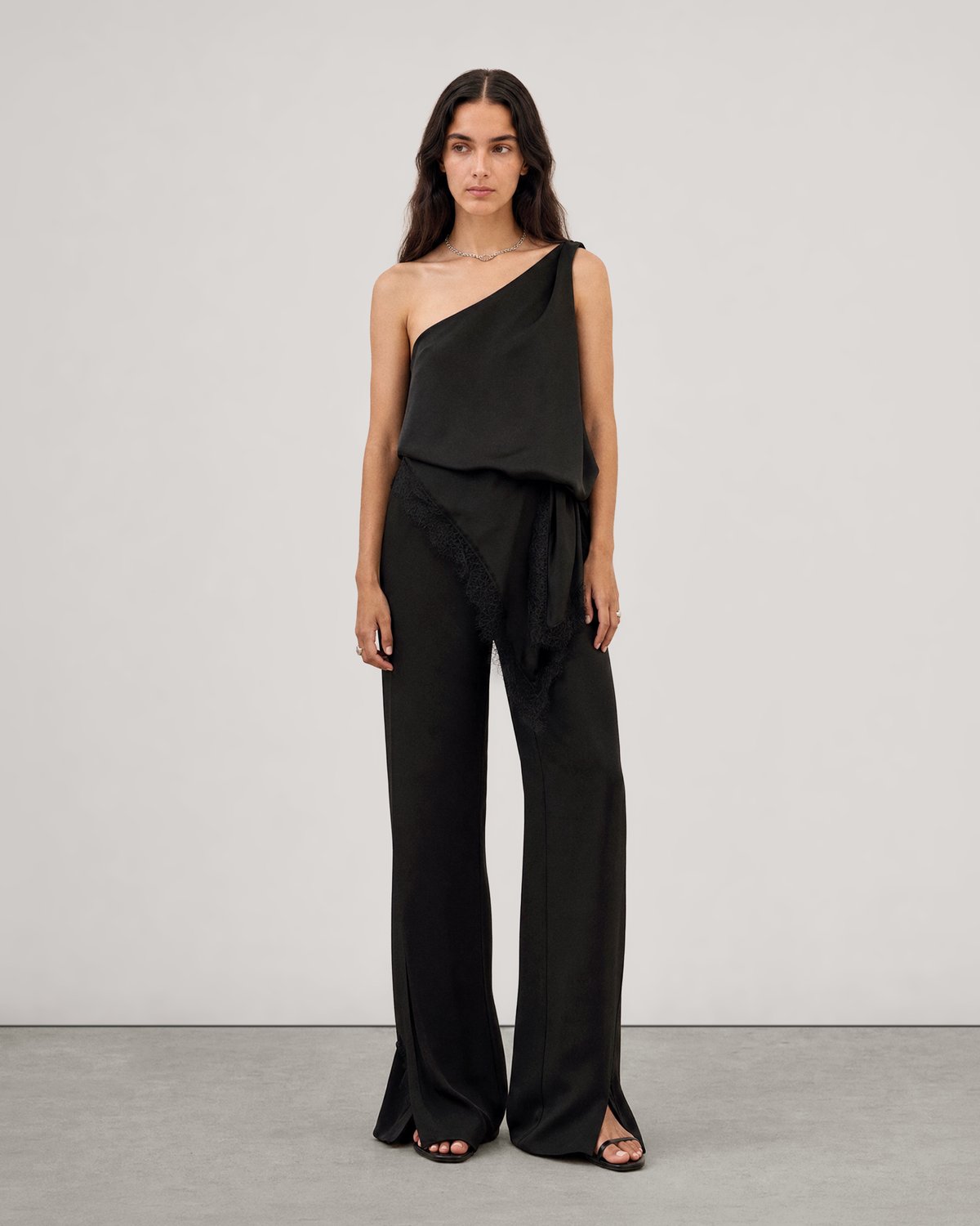 LACE ONE-SHOULDER TOP