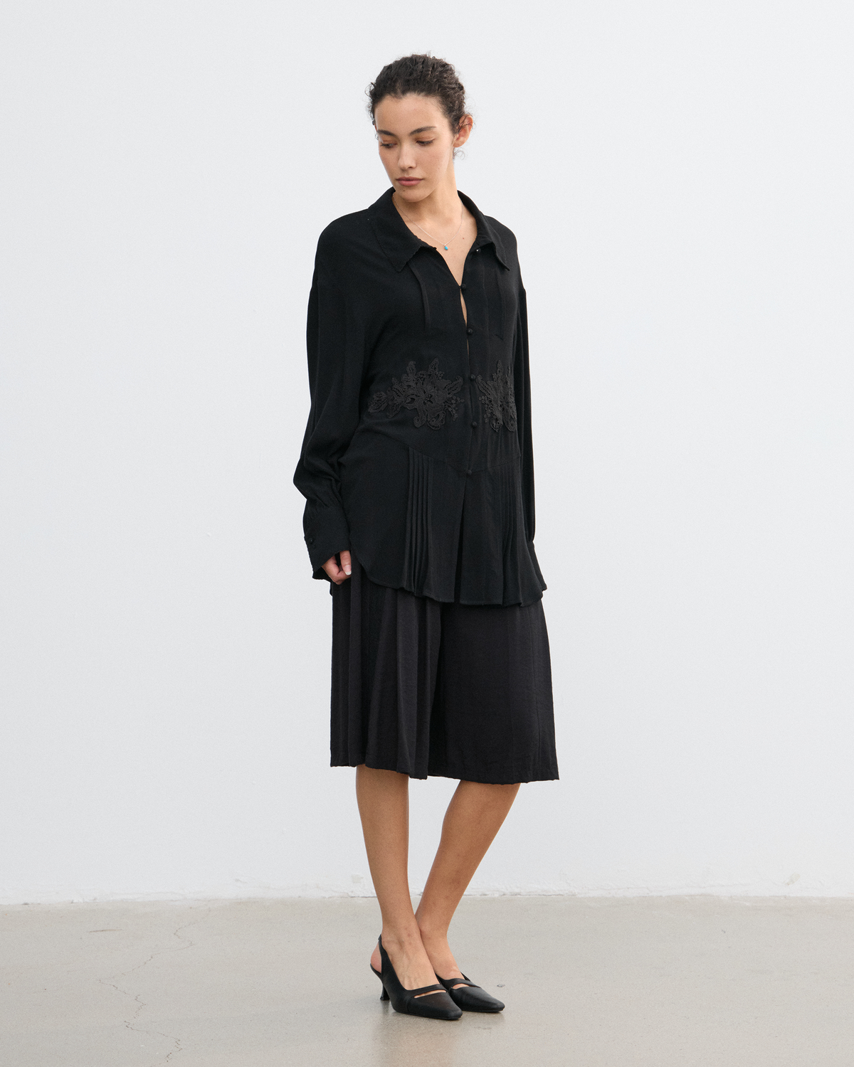 VINTAGE LACE FITTED-WAIST SHIRT