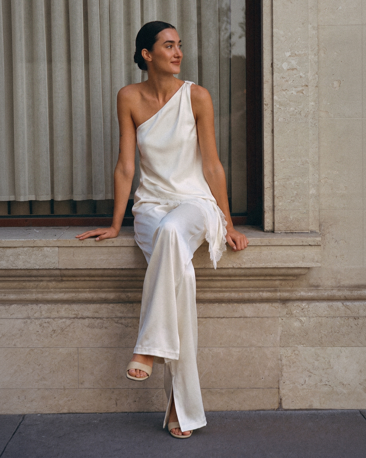 LACE ONE-SHOULDER TOP