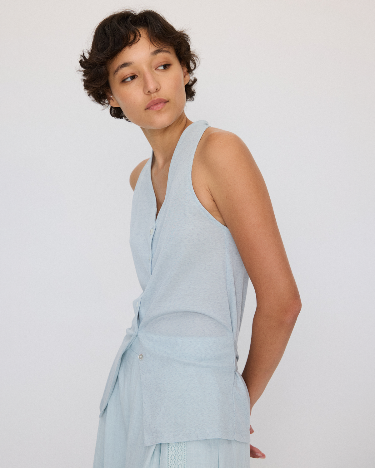 TWIST-BACK BUTTON-FRONT TANK TOP