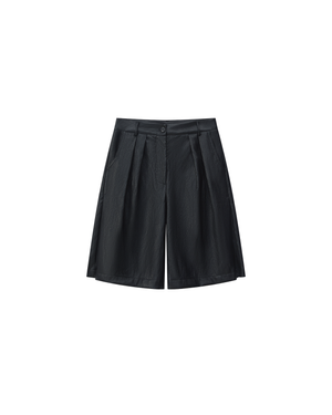 PLEATED FAUX LEATHER SHORTS