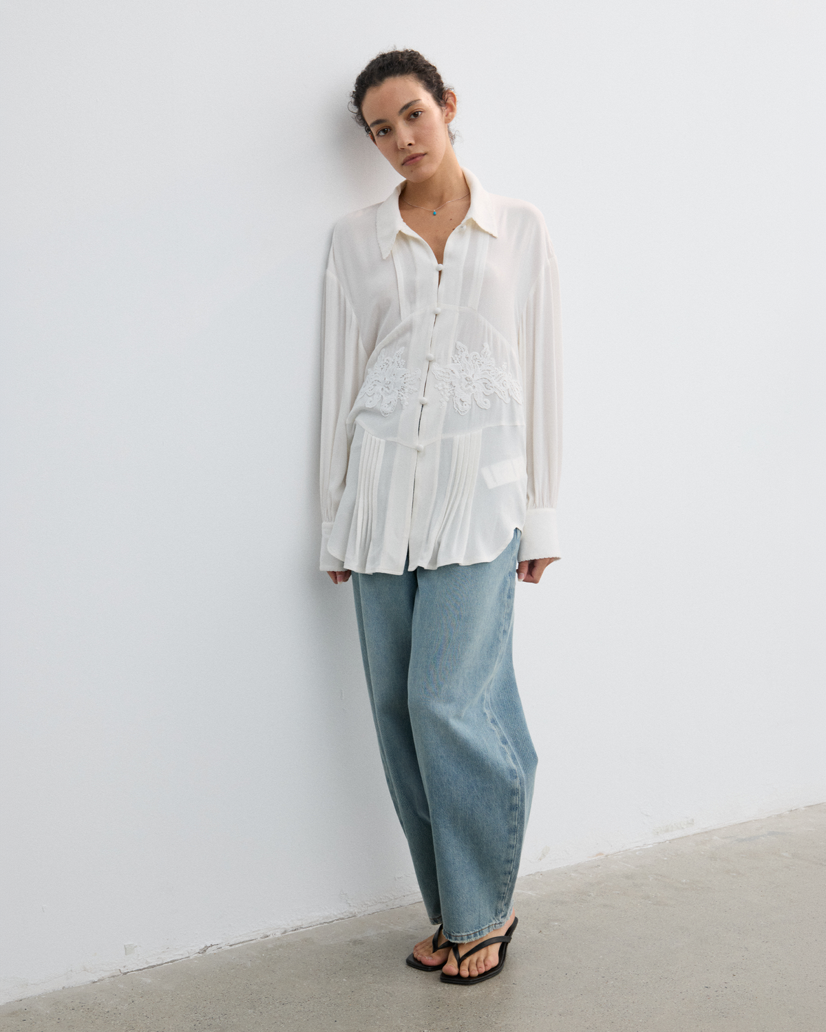 VINTAGE LACE FITTED-WAIST SHIRT