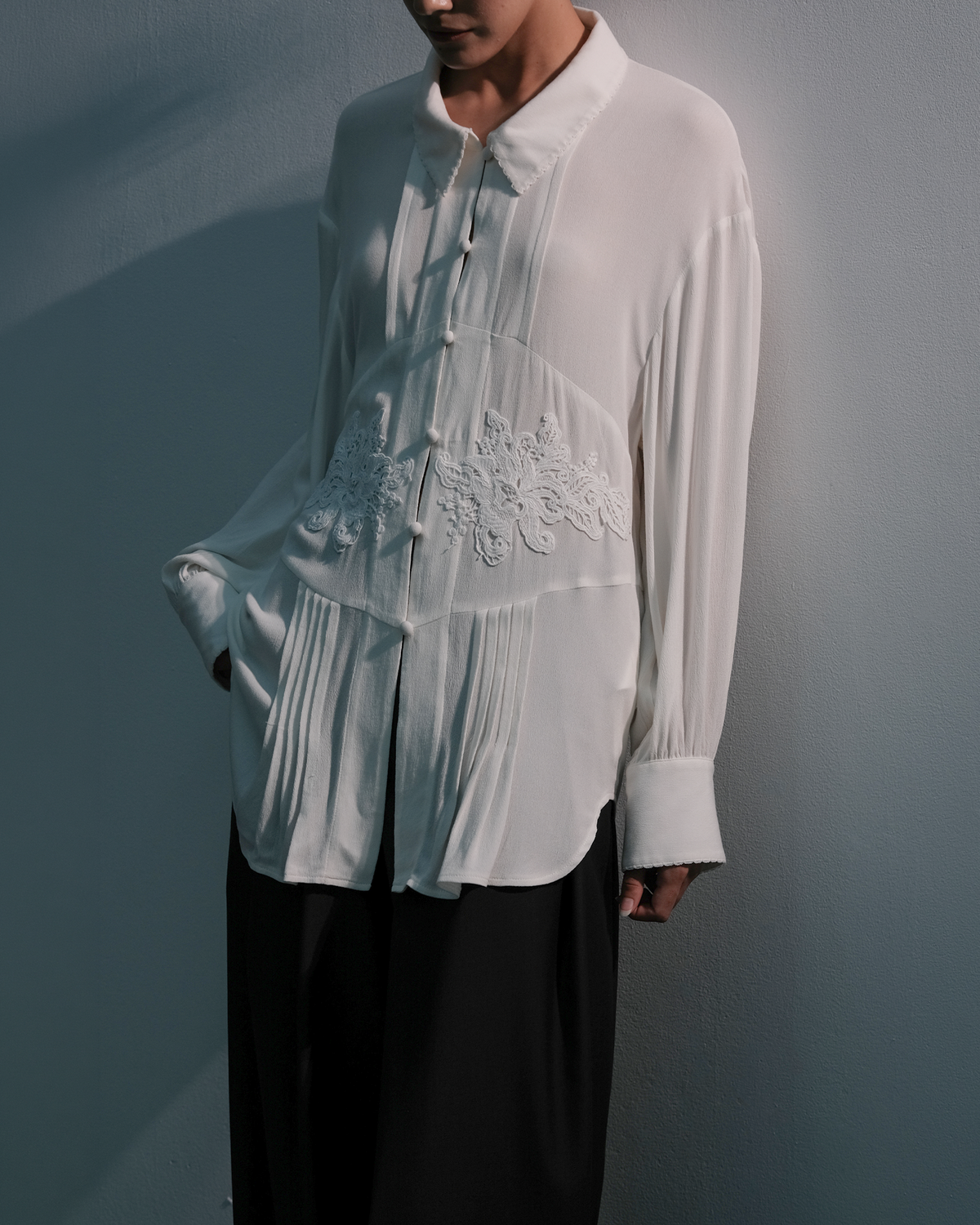 VINTAGE LACE FITTED-WAIST SHIRT