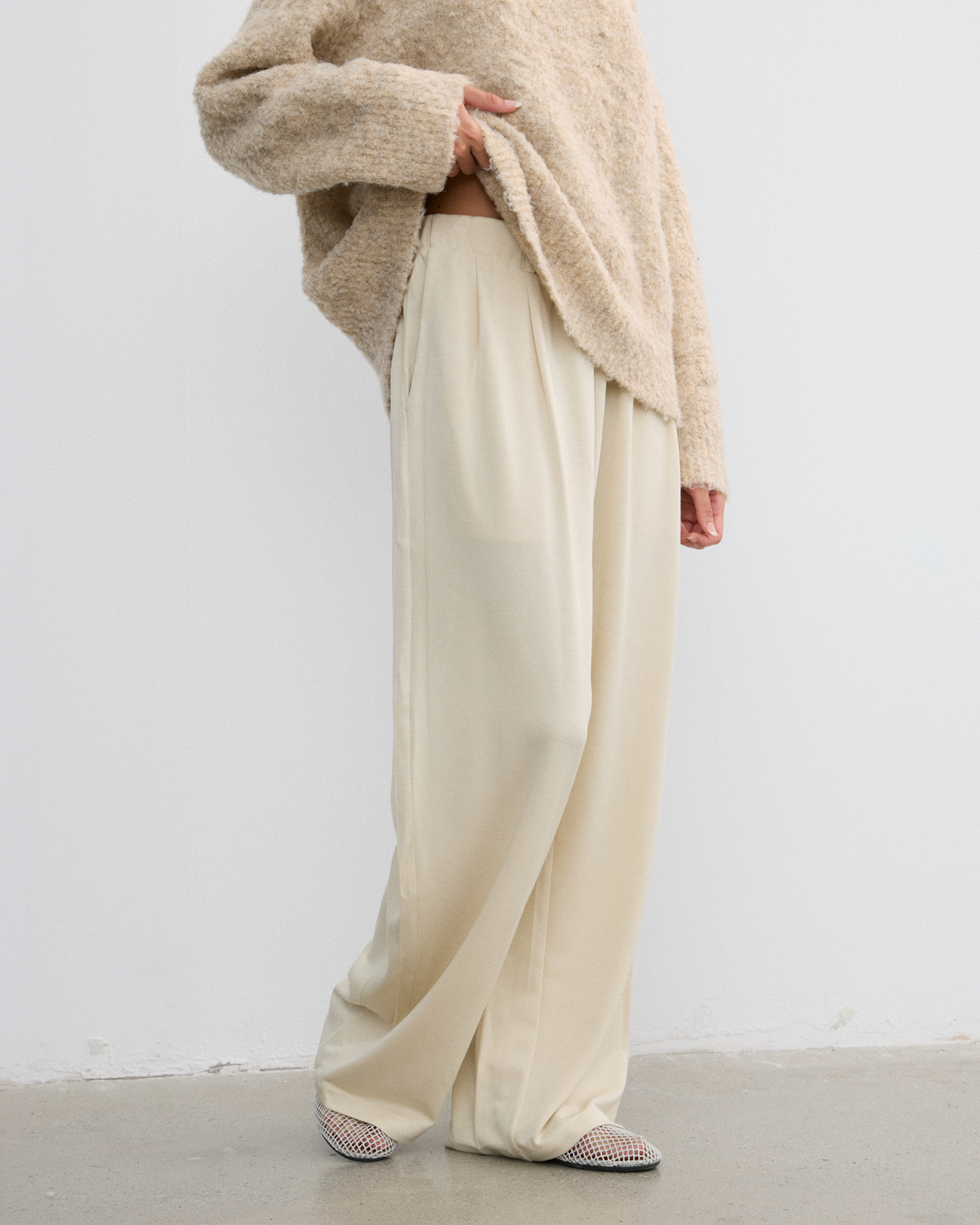 KNIT PLEATED SUIT PANTS