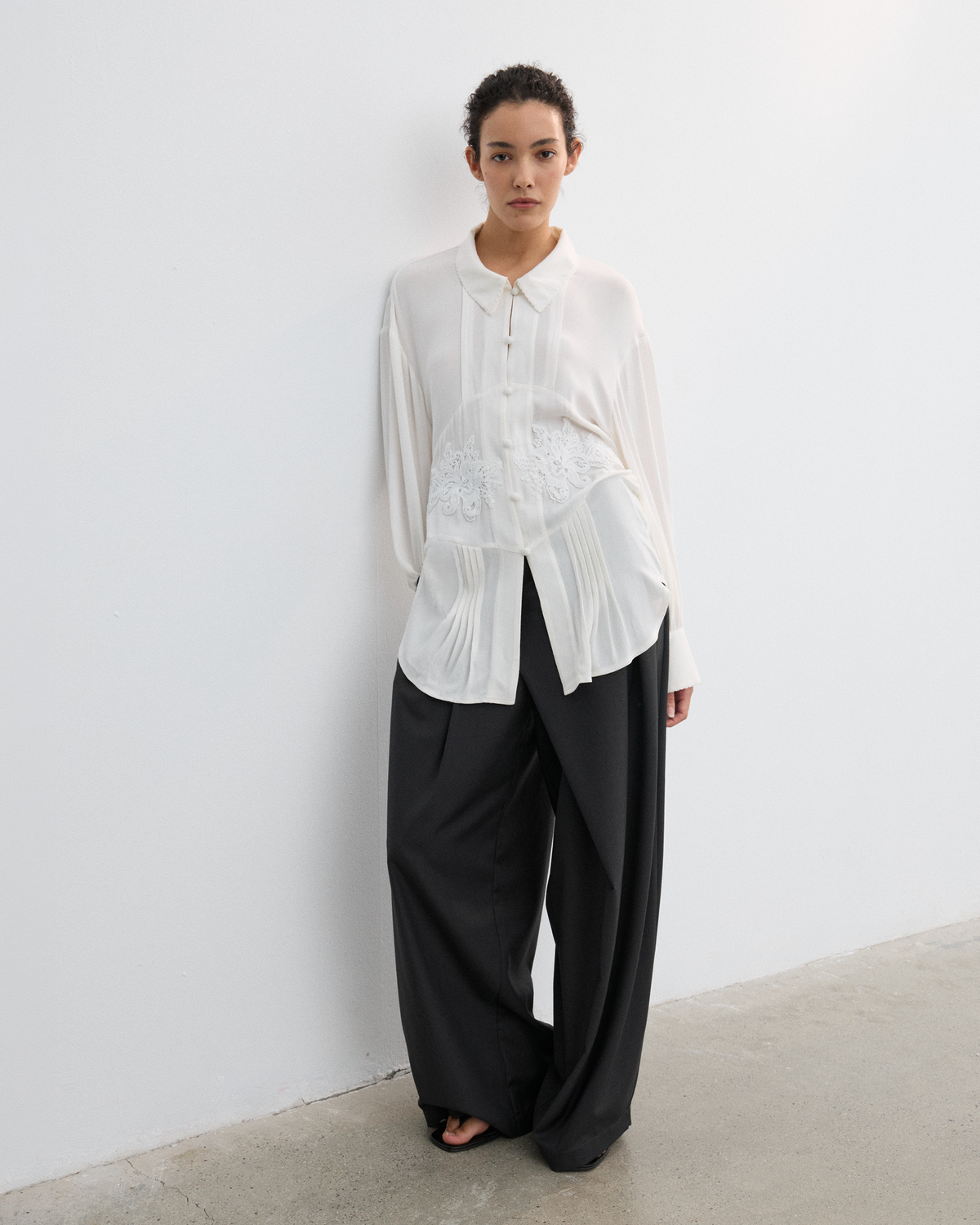VINTAGE LACE FITTED-WAIST SHIRT