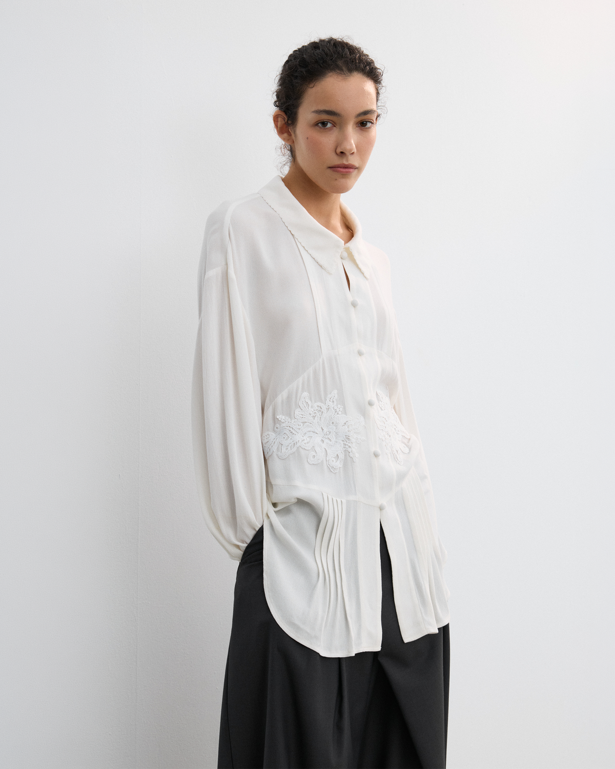 VINTAGE LACE FITTED-WAIST SHIRT