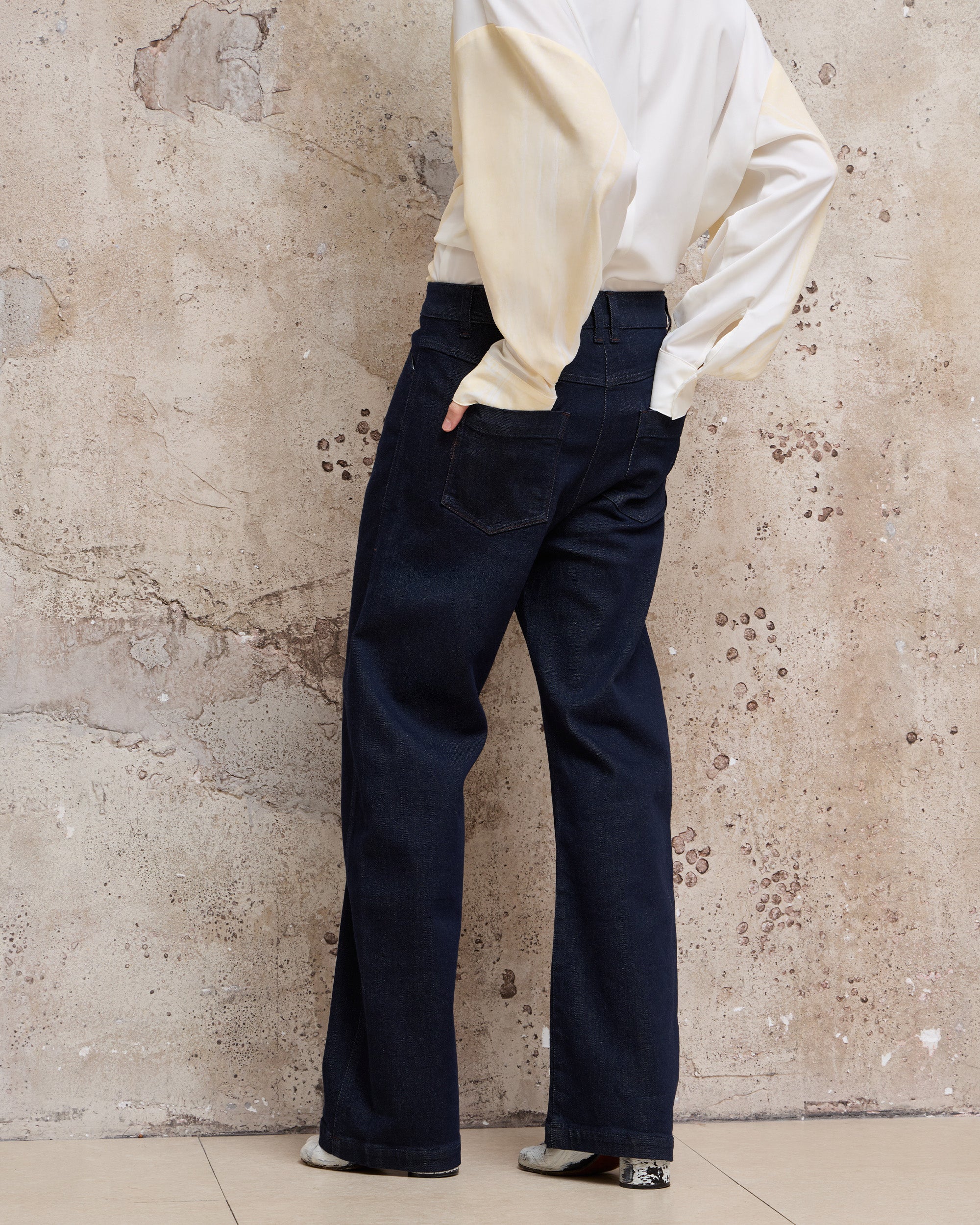 LUMI EMBROIDERED CURVED DENIM