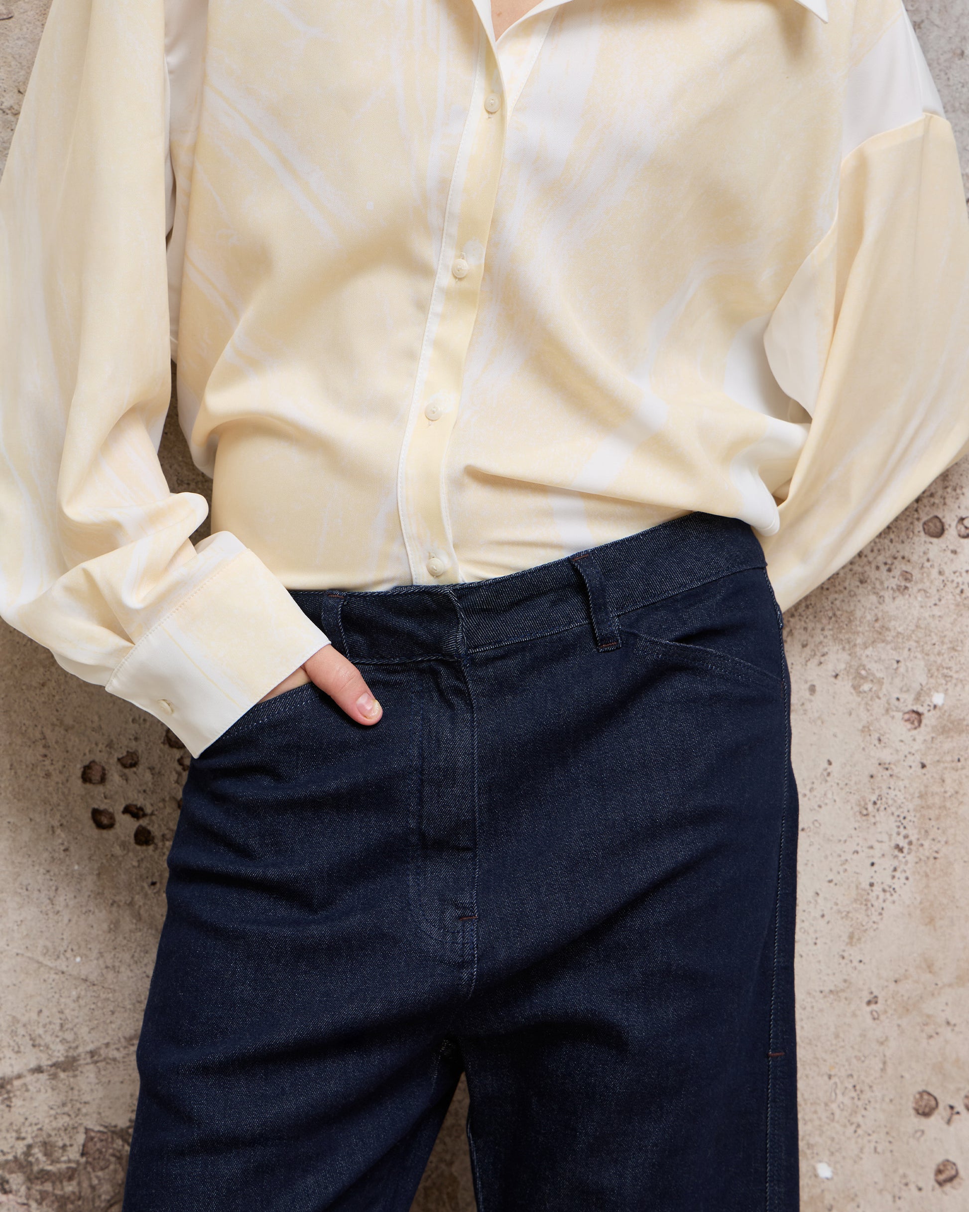 LUMI EMBROIDERED CURVED DENIM