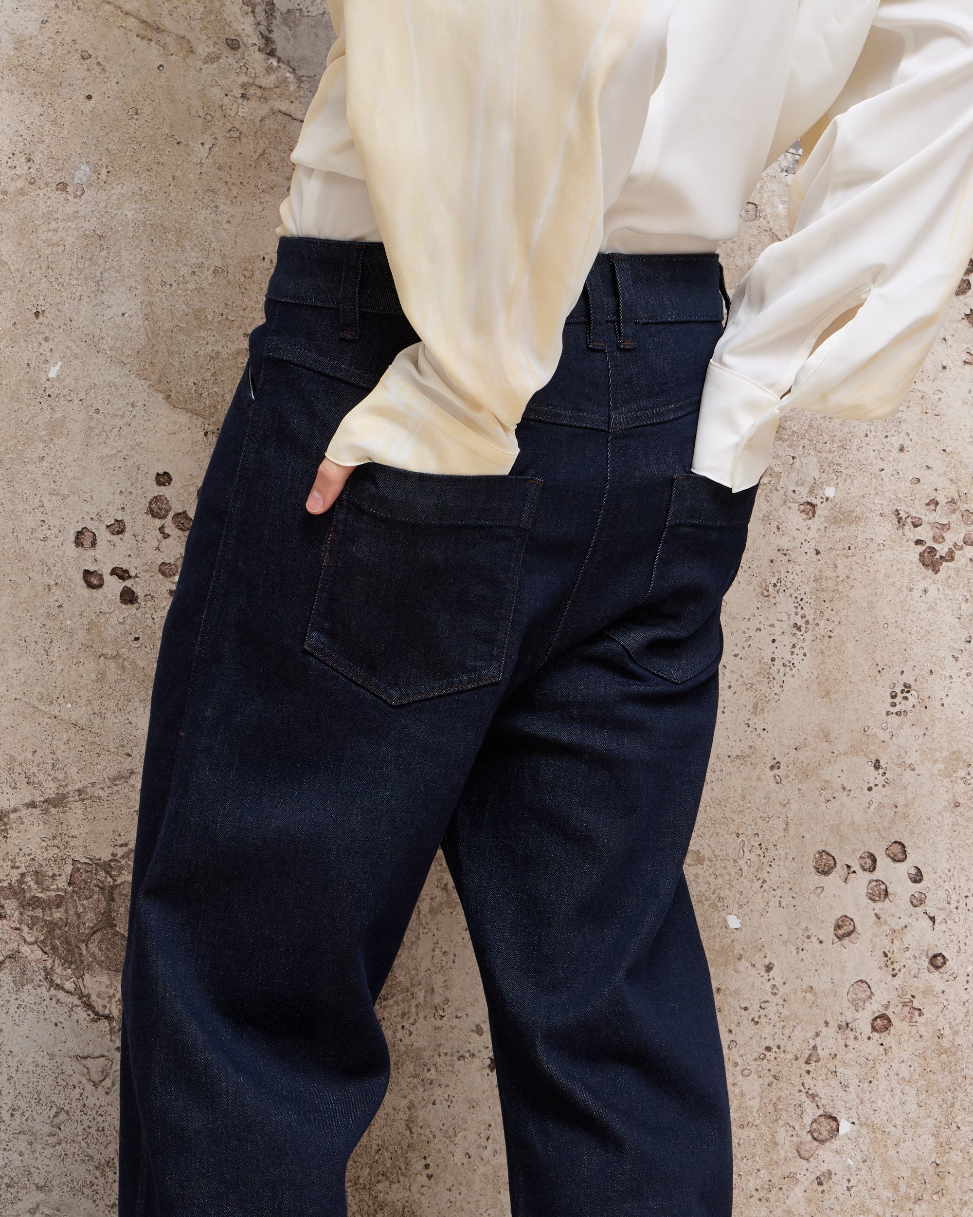 LUMI EMBROIDERED CURVED DENIM