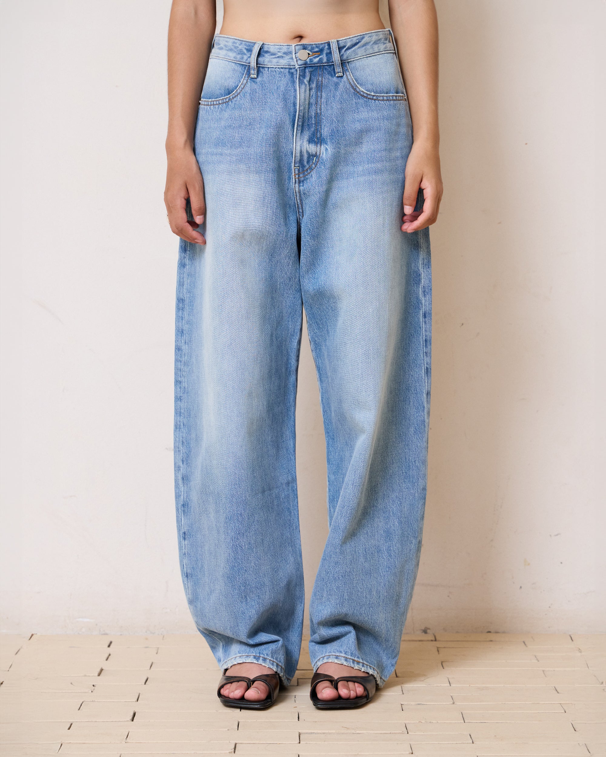 RELAX PLEATED JEANS