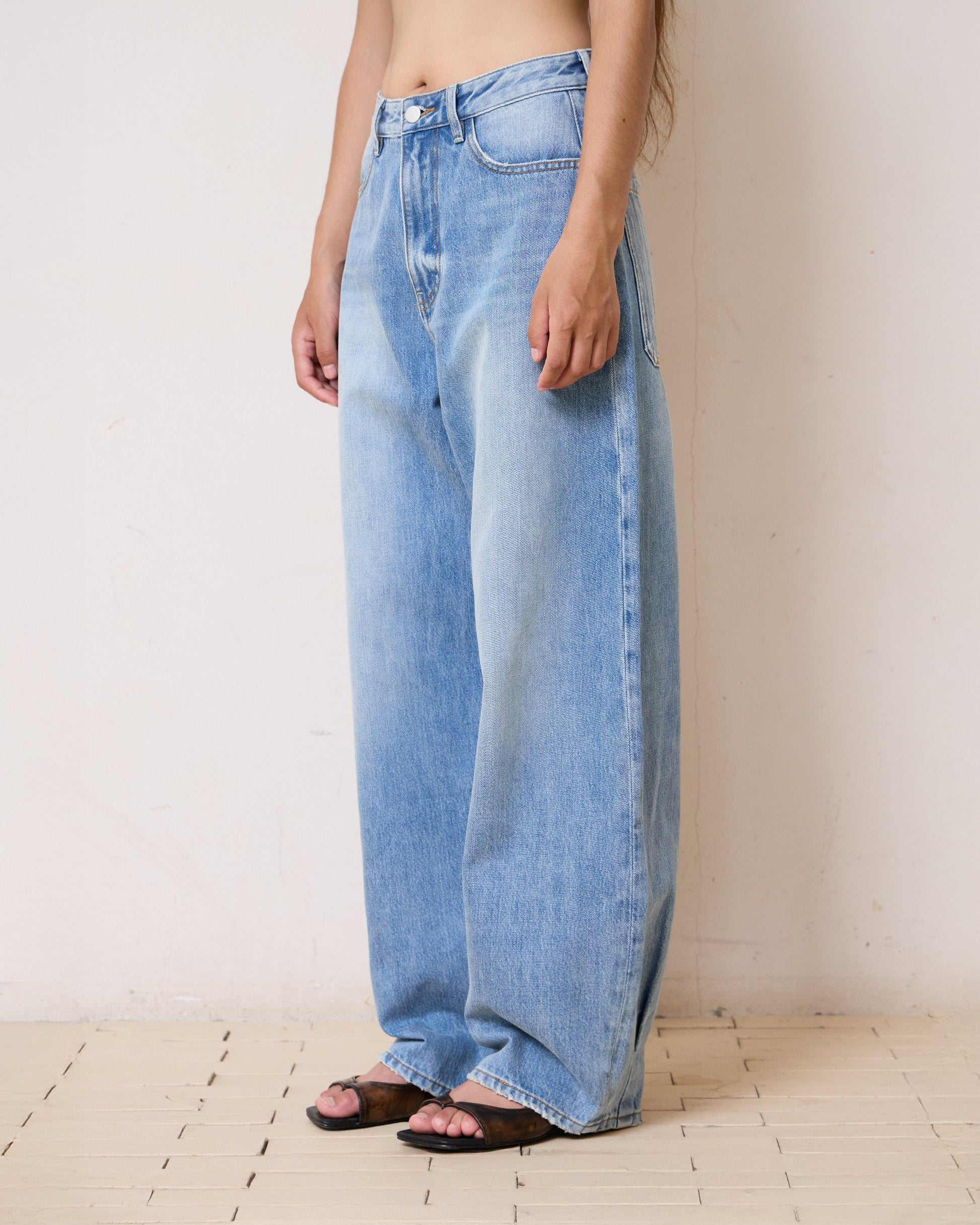 RELAX PLEATED JEANS