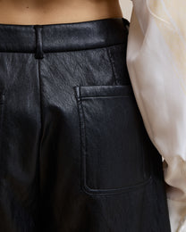 PLEATED FAUX LEATHER SHORTS