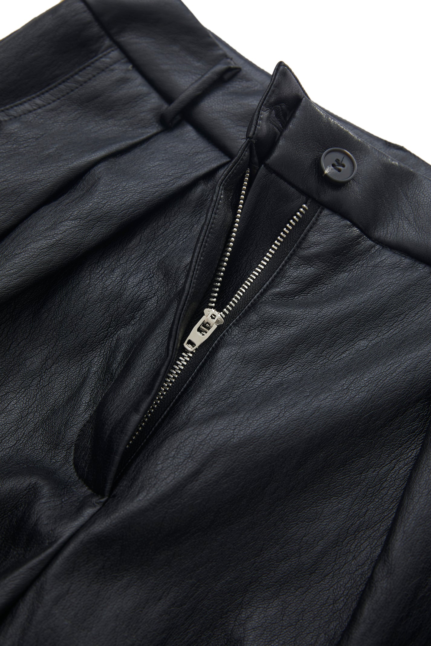 仿皮質打褶西裝短褲