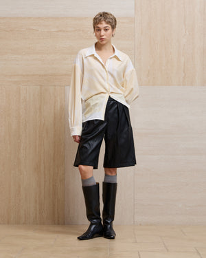 PLEATED FAUX LEATHER SHORTS