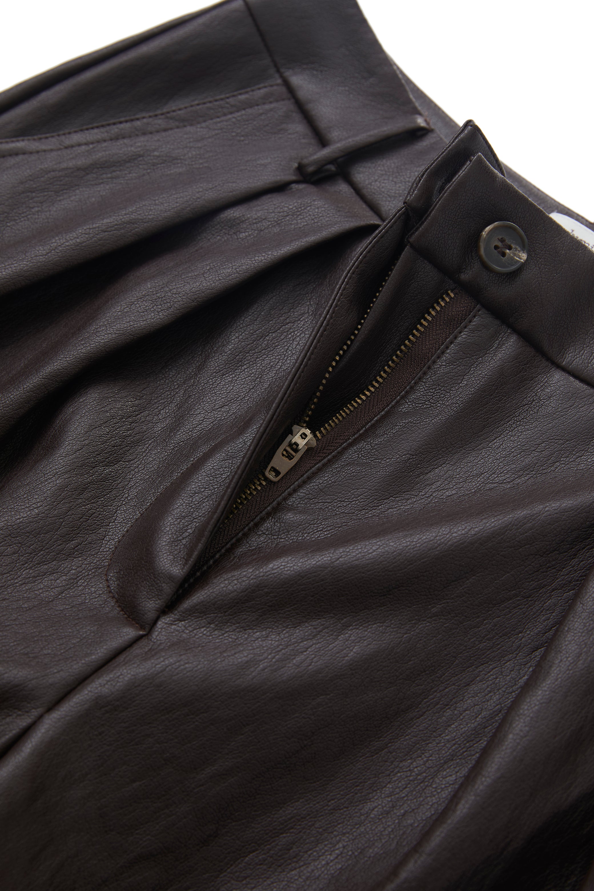 PLEATED FAUX LEATHER SHORTS