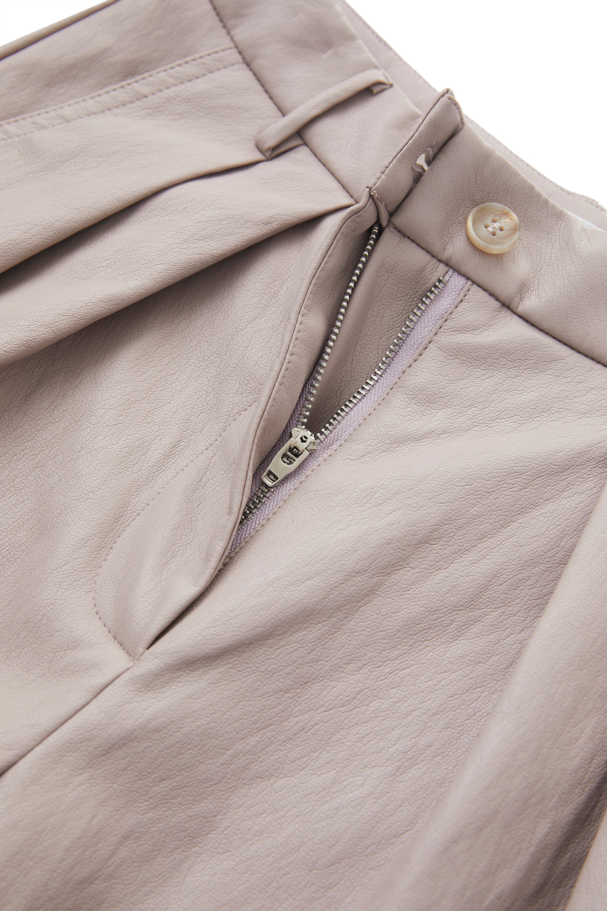 PLEATED FAUX LEATHER SHORTS