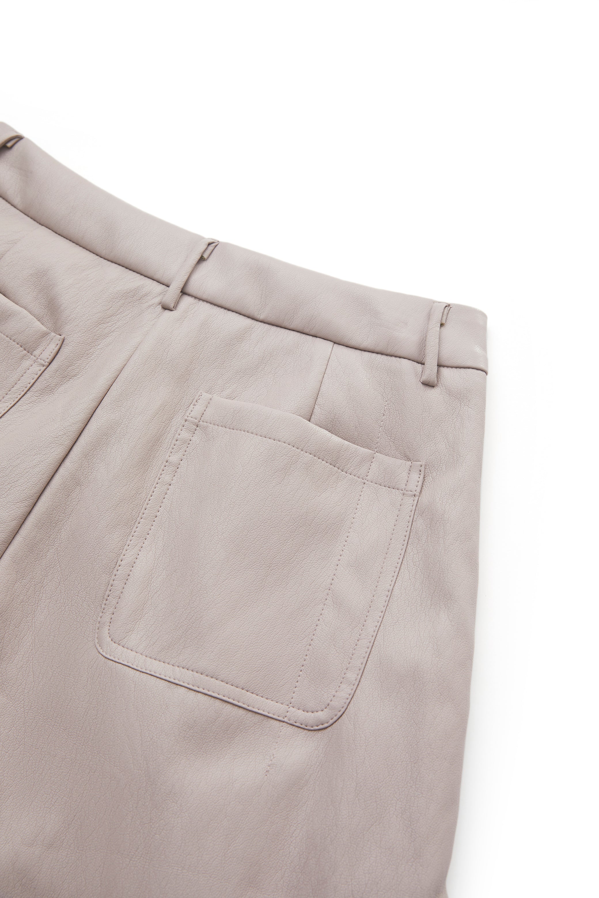 PLEATED FAUX LEATHER SHORTS