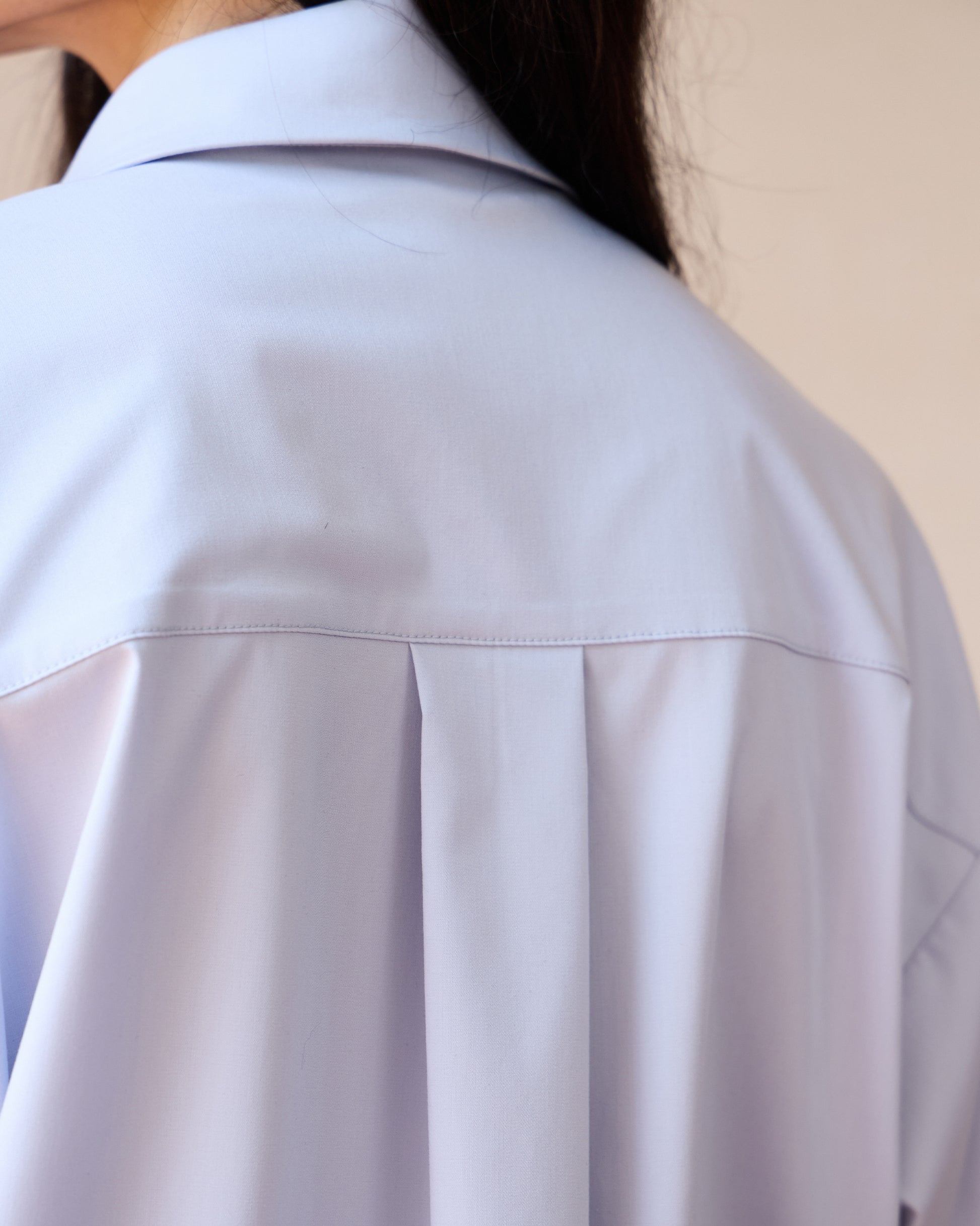 SHAPED ELBOW SLEEVE SHIRT