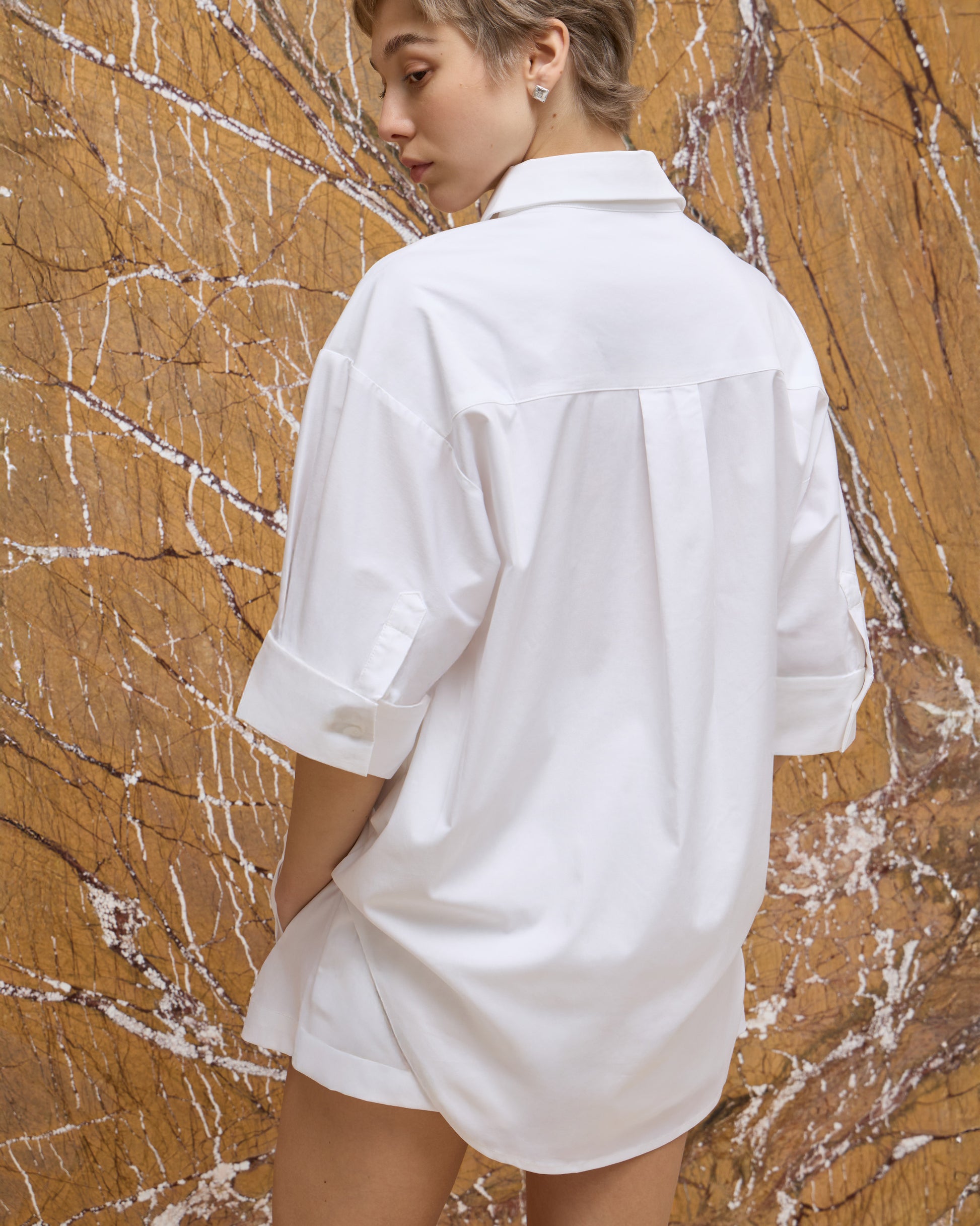 SHAPED ELBOW SLEEVE SHIRT
