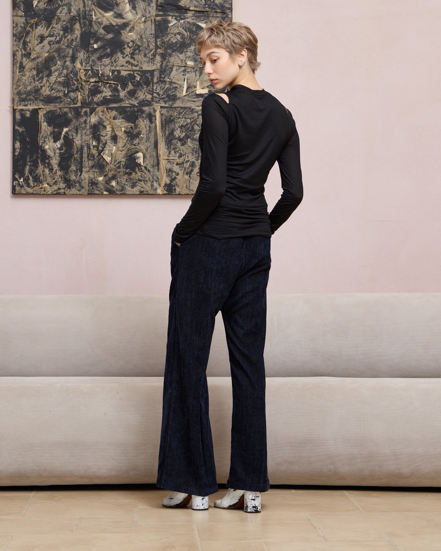 CUT-OUT SHOULDER BASE LAYER