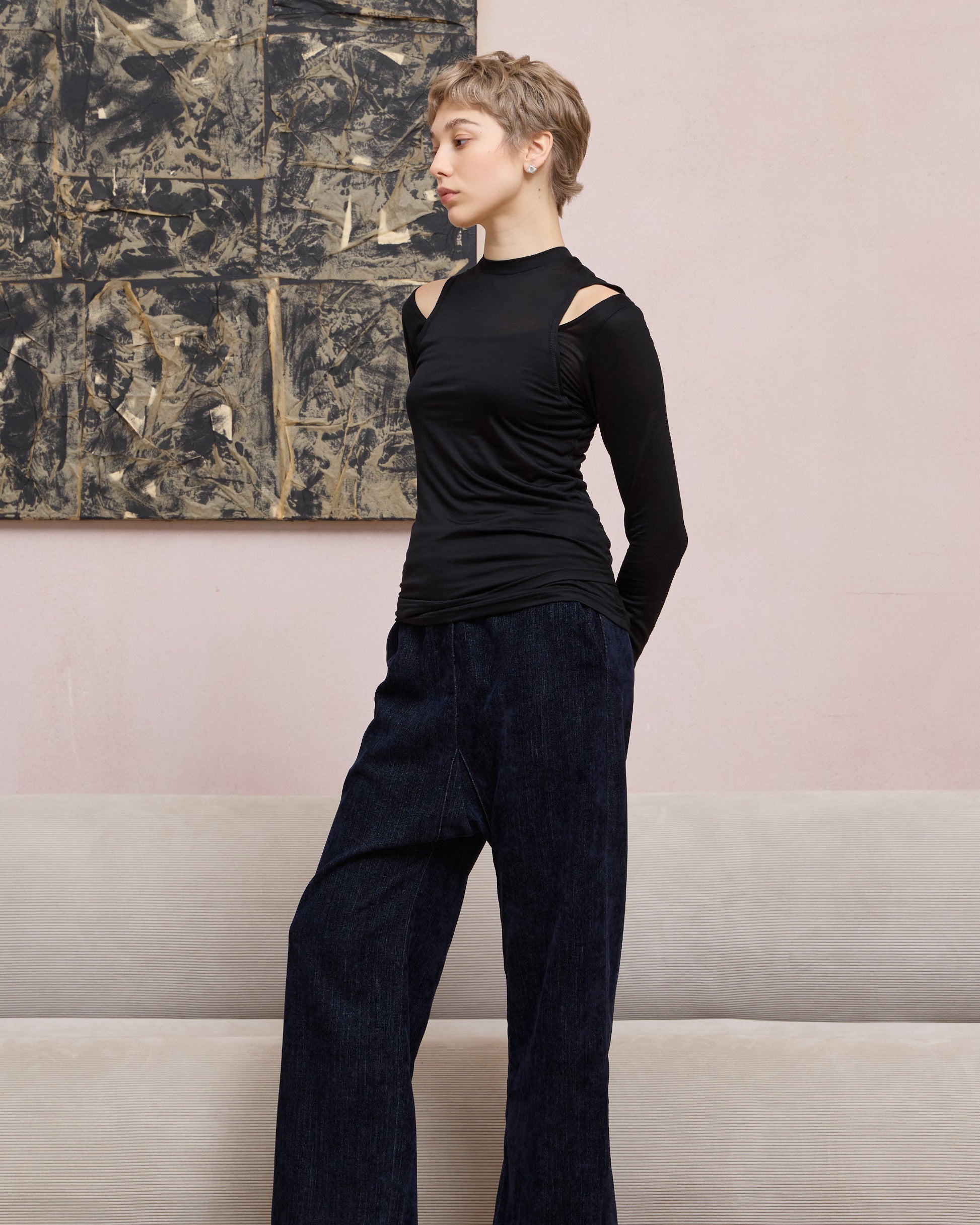 CUT-OUT SHOULDER BASE LAYER