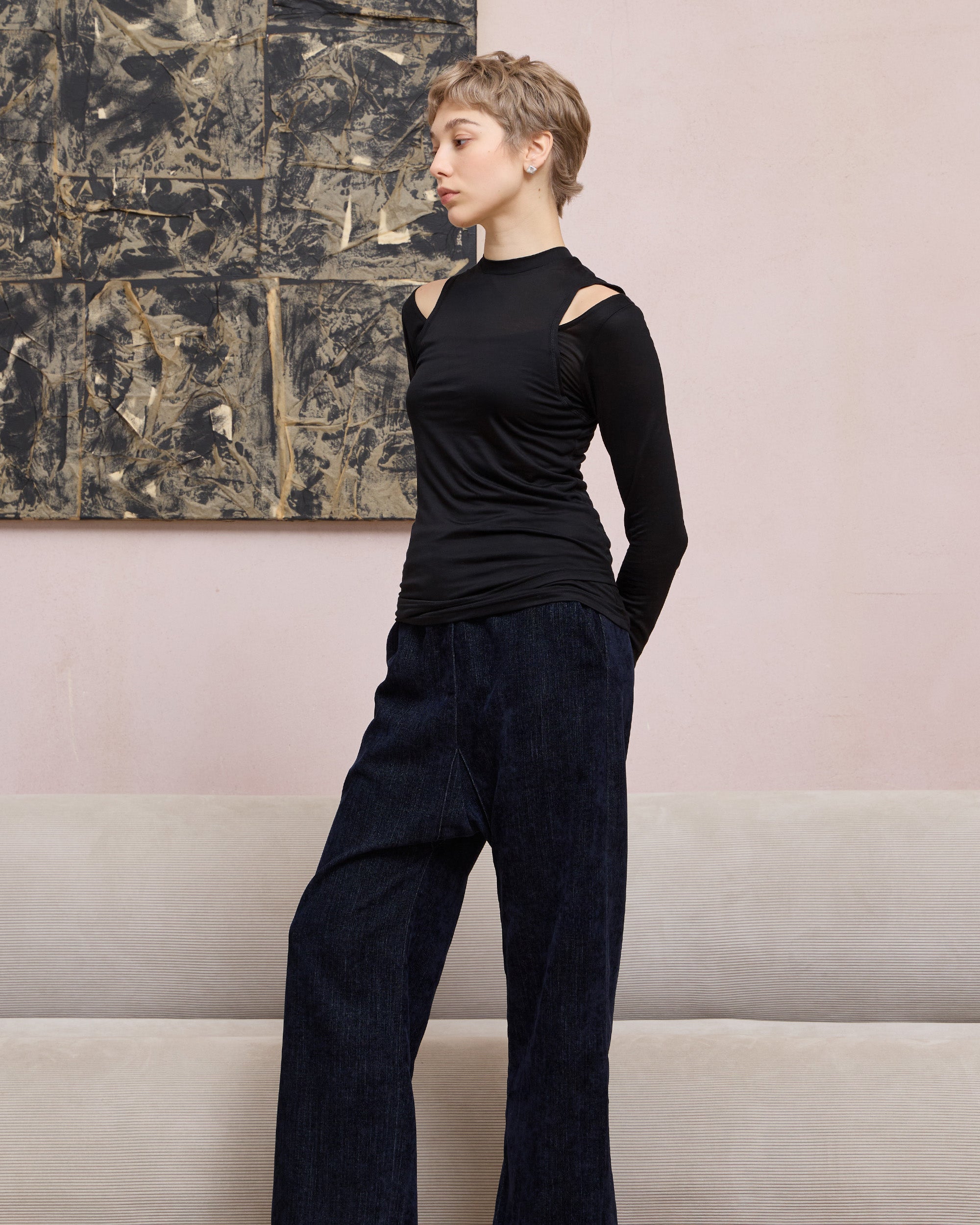 CUT-OUT SHOULDER BASE LAYER