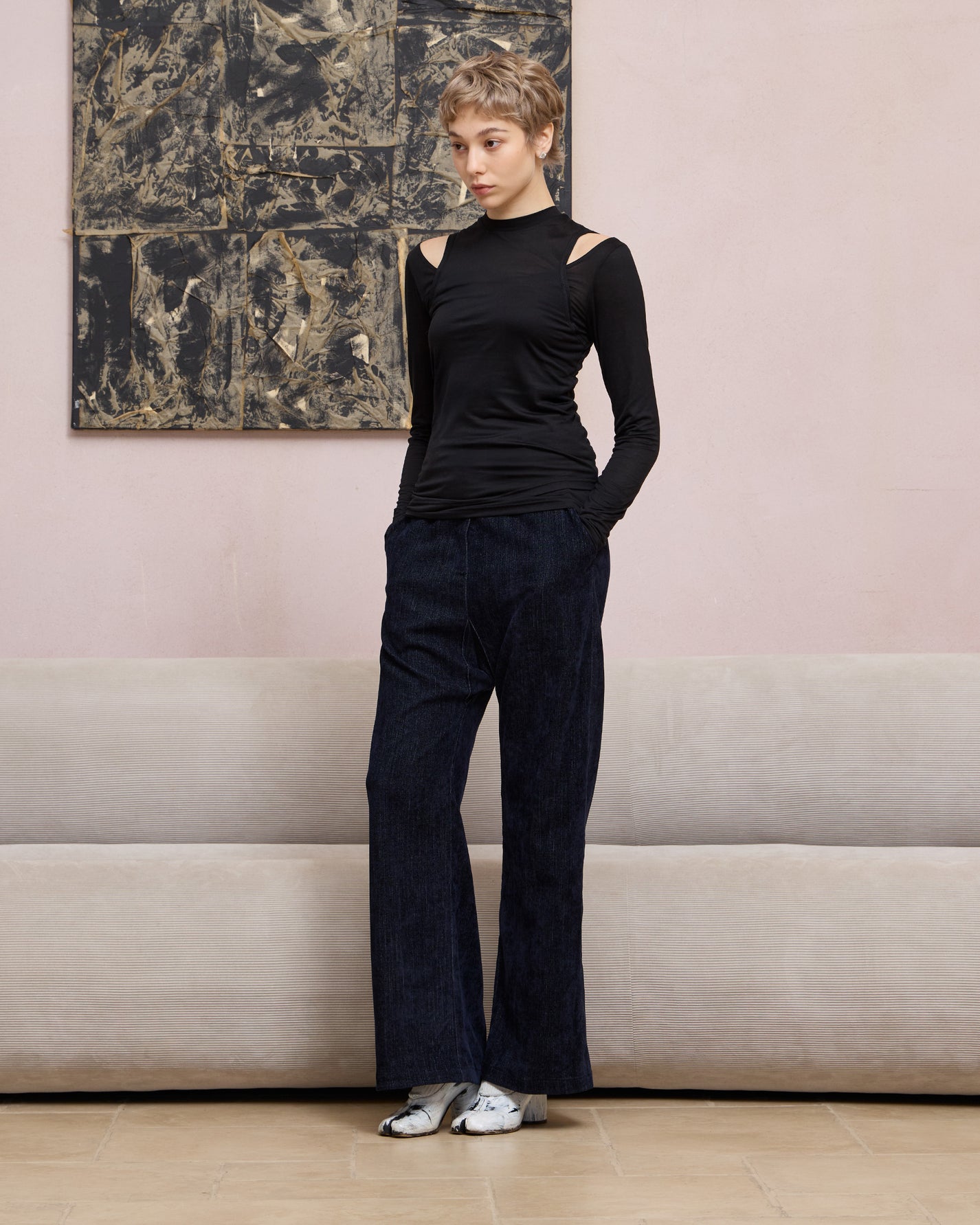 CUT-OUT SHOULDER BASE LAYER