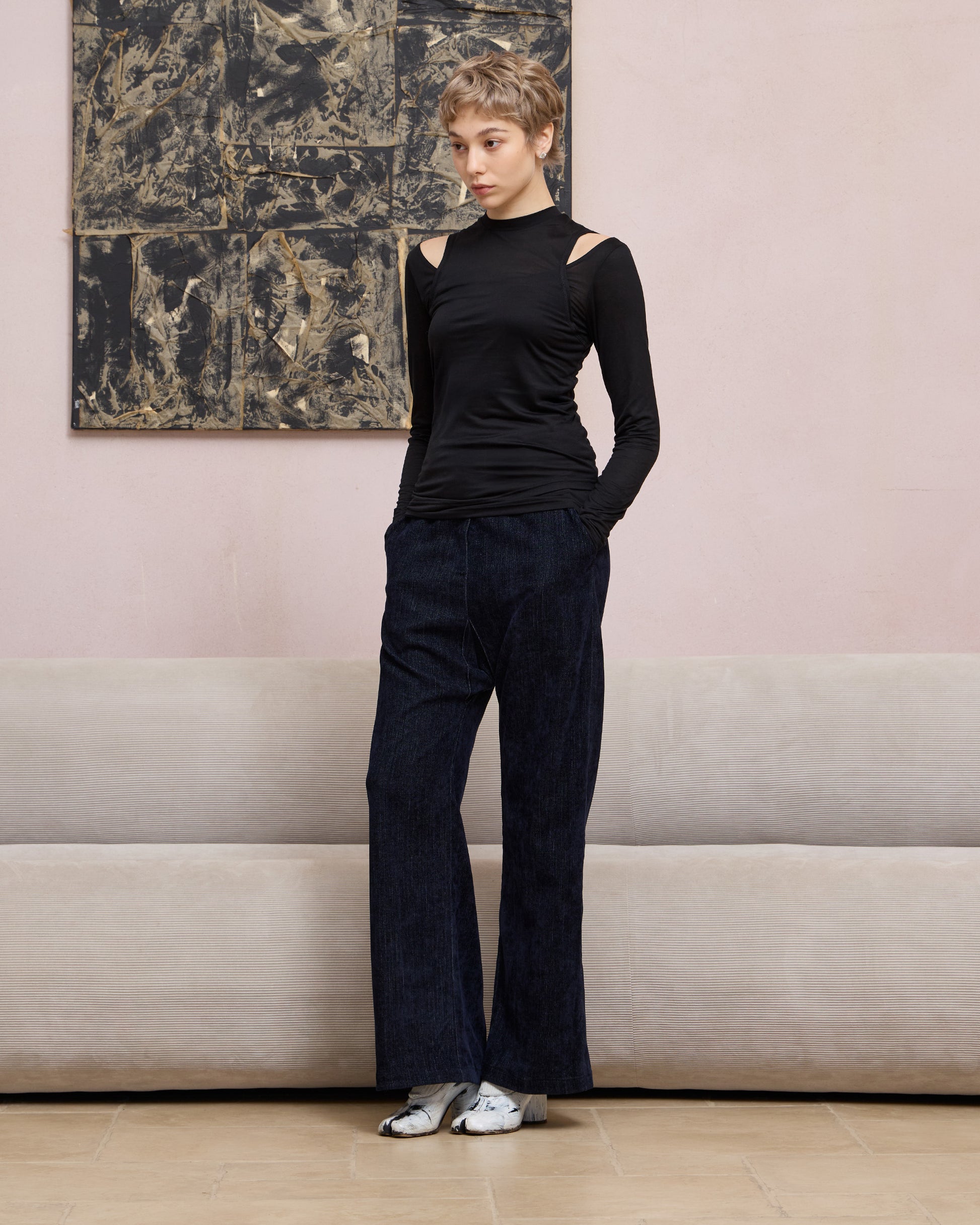 CUT-OUT SHOULDER BASE LAYER