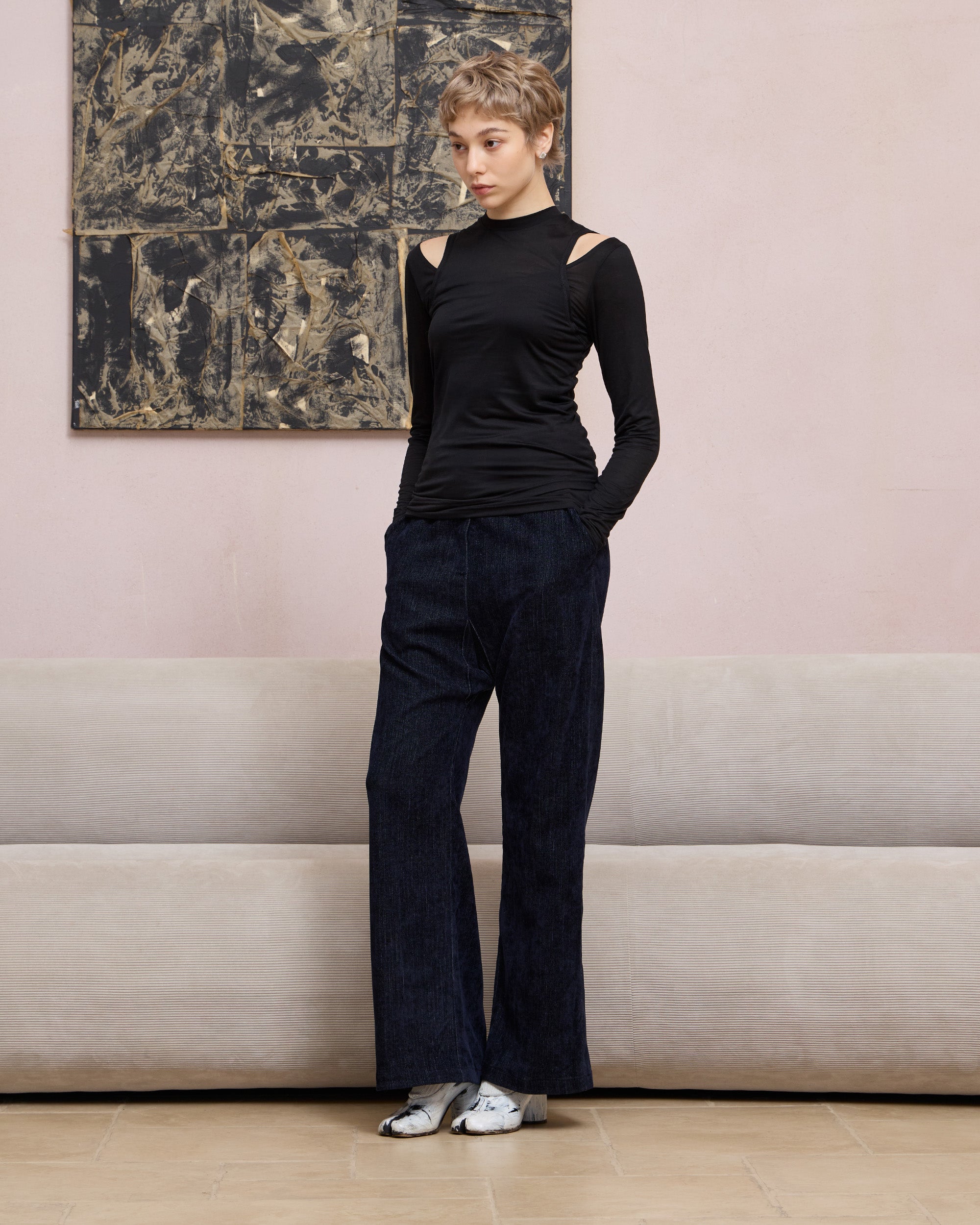 CUT-OUT SHOULDER BASE LAYER