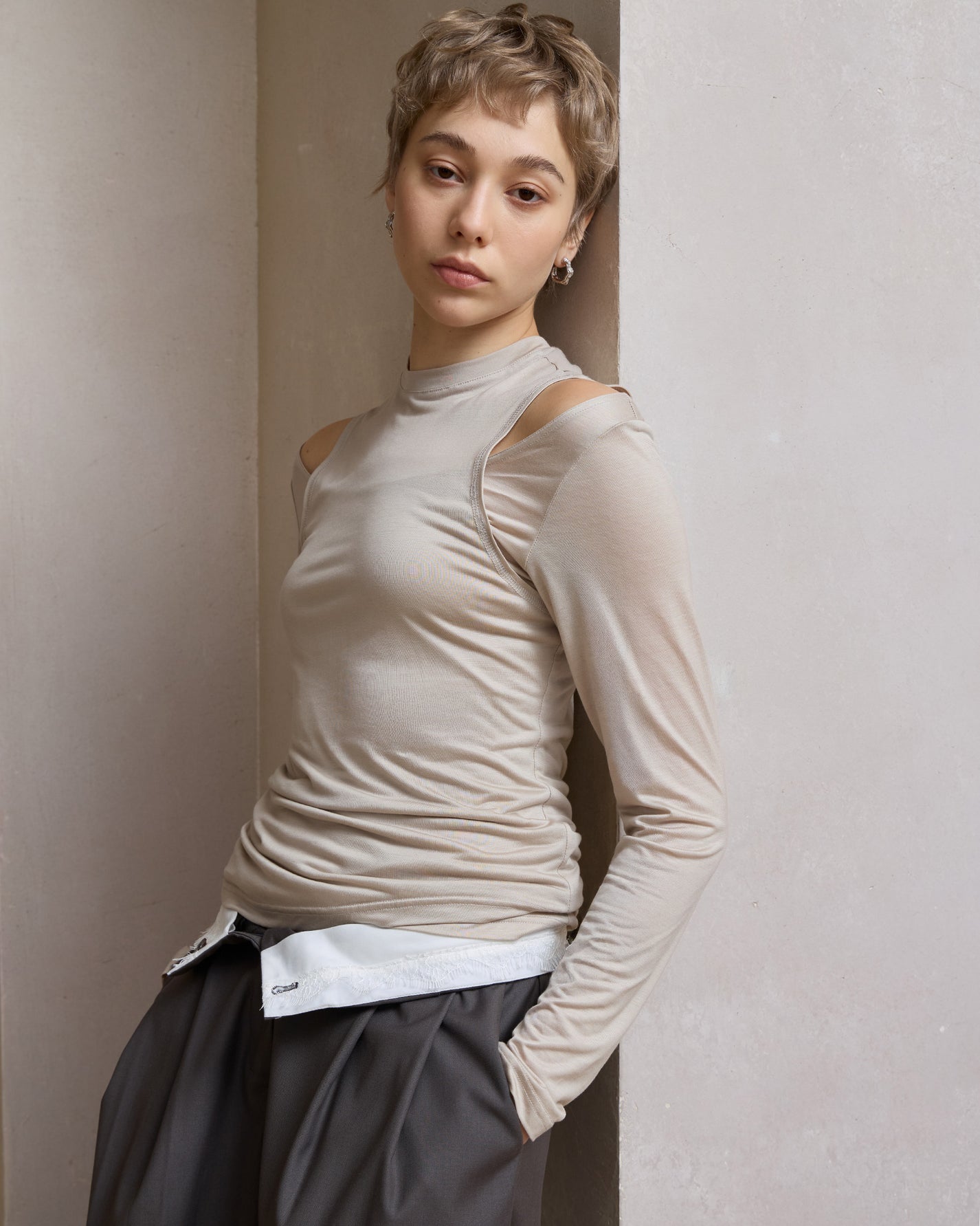 CUT-OUT SHOULDER BASE LAYER