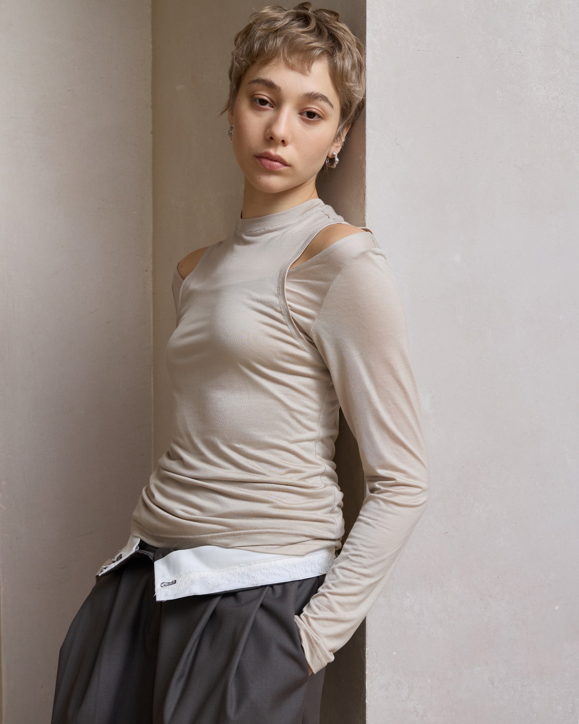 CUT-OUT SHOULDER BASE LAYER