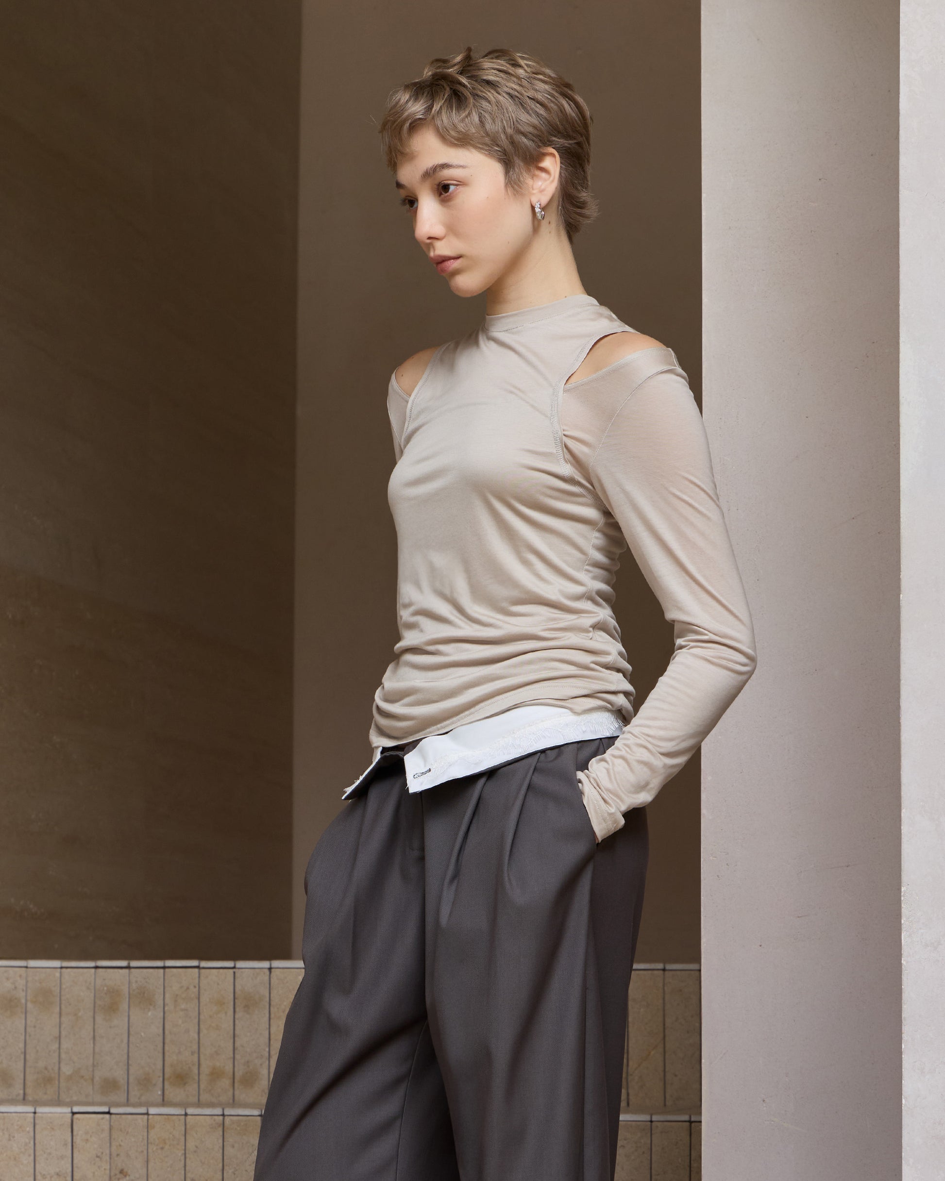 CUT-OUT SHOULDER BASE LAYER