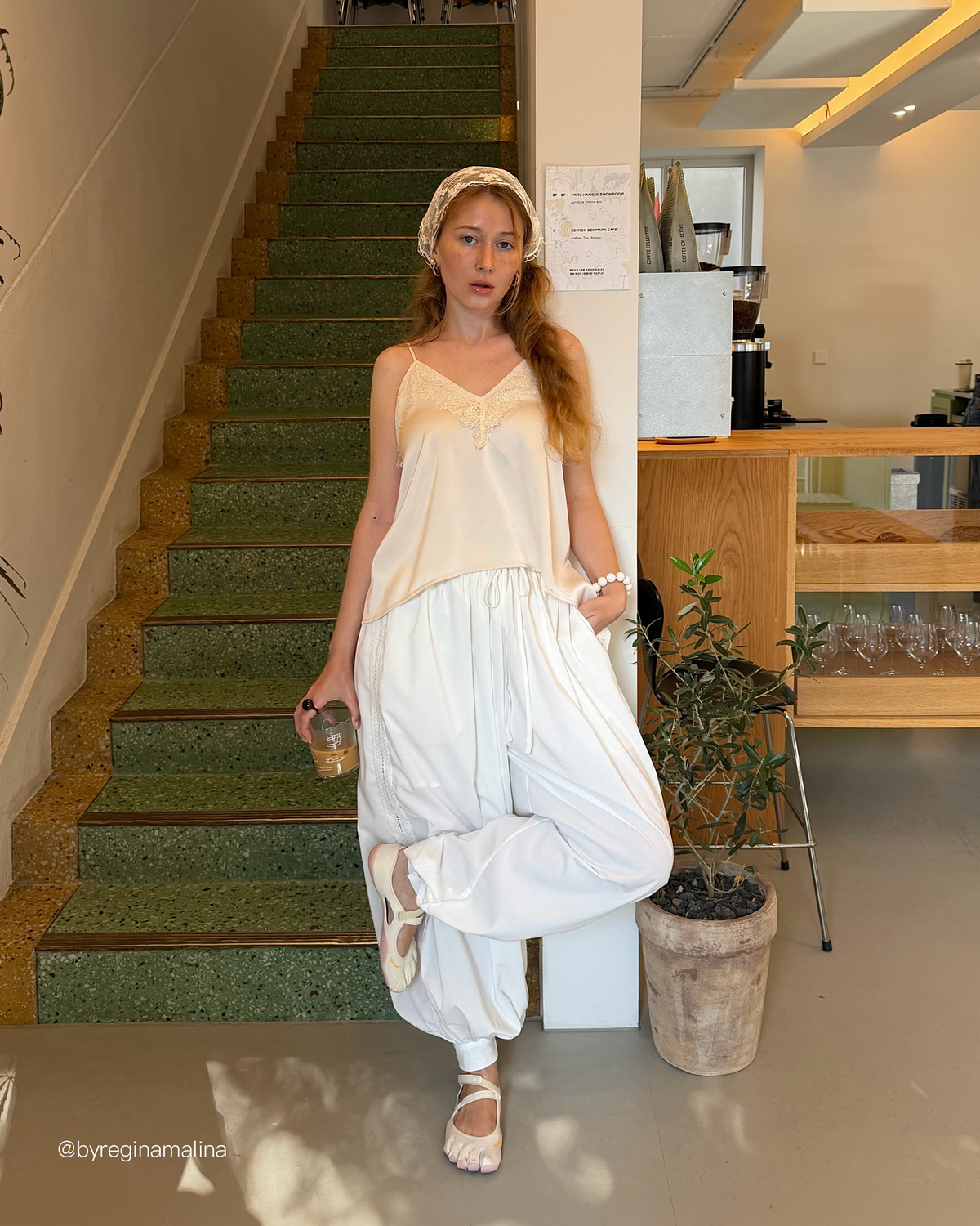 DOUBLE-LAYER FLARE LACE CAMISOLE