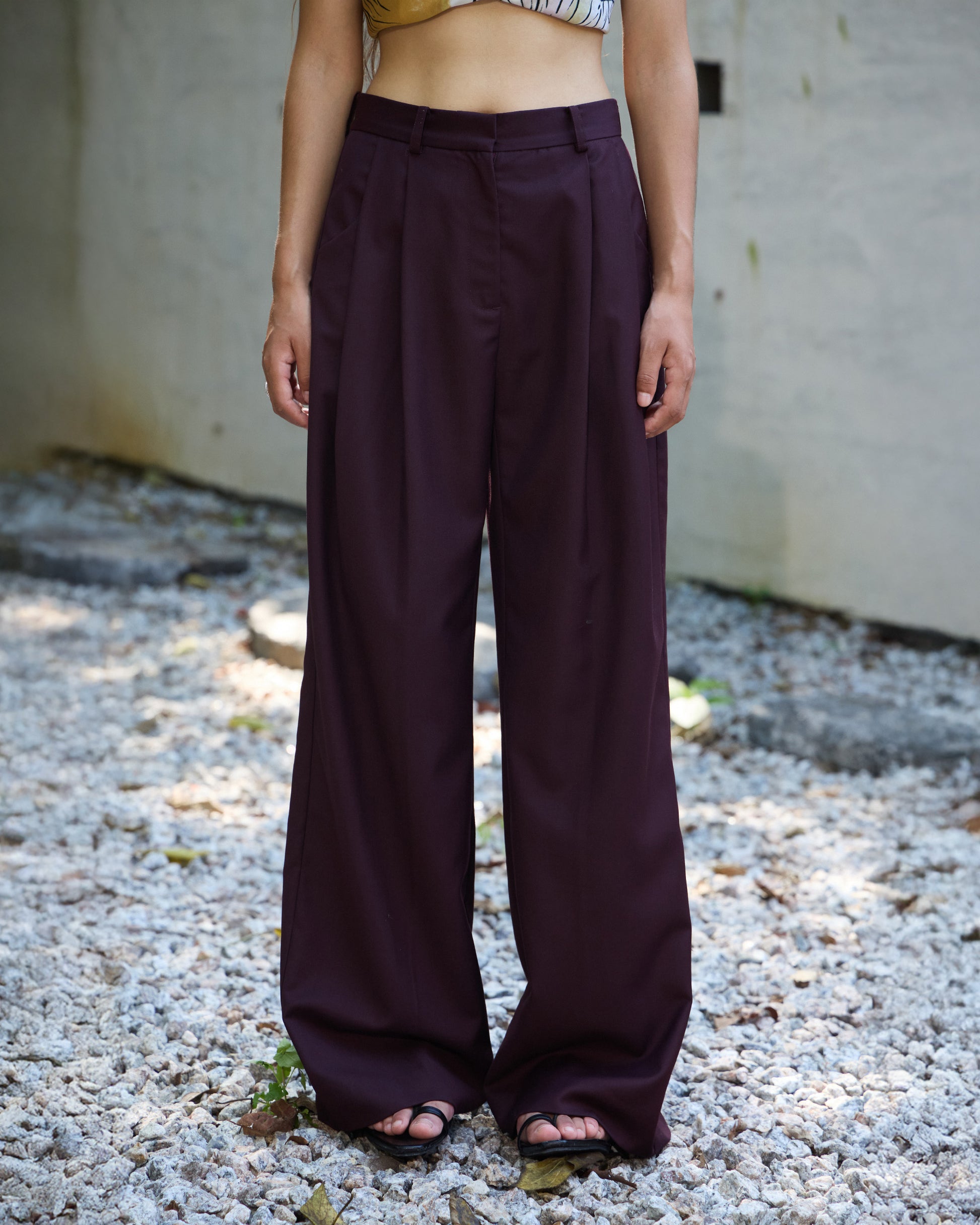 PLEATED WRINKLE-FREE PANTS