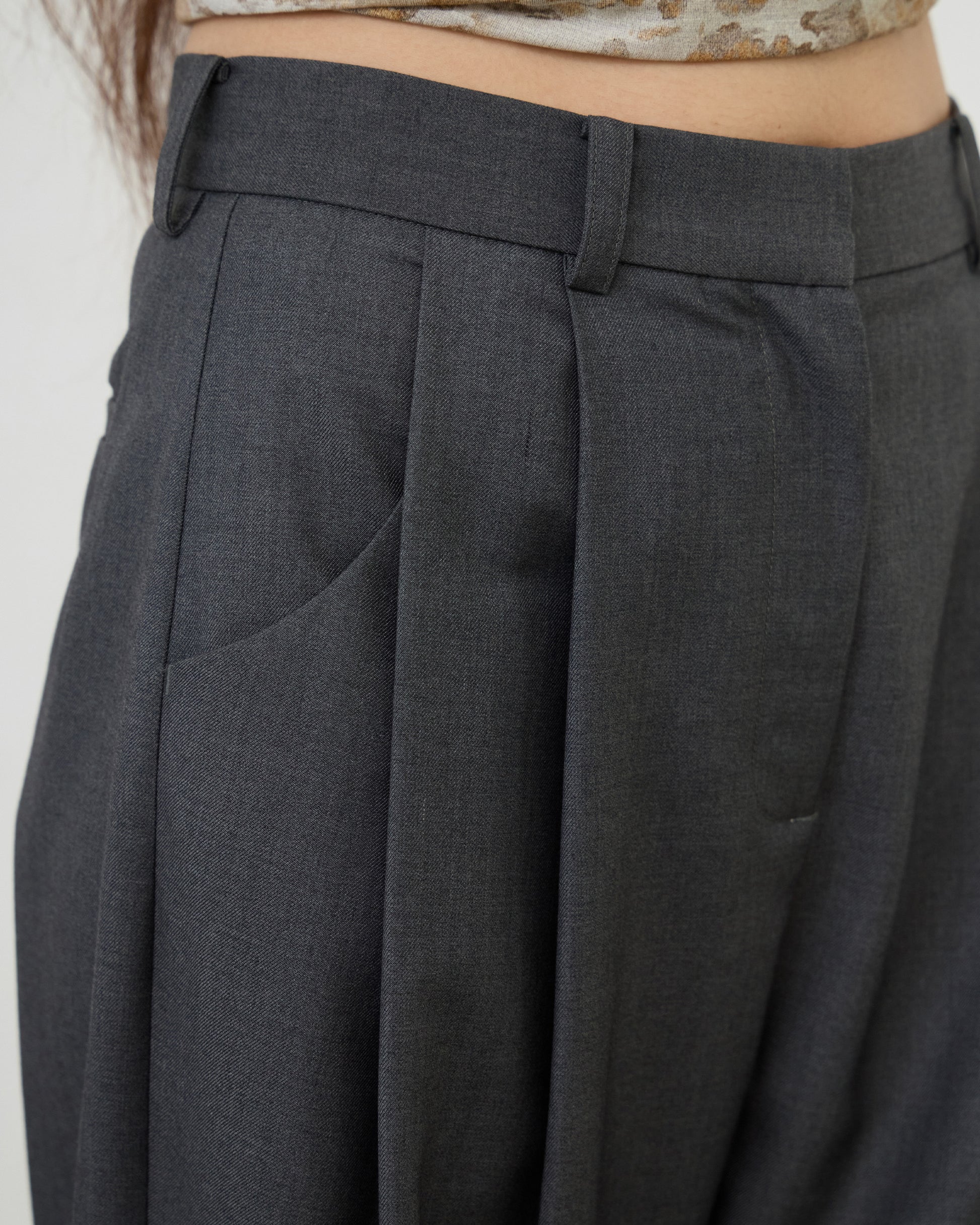 PLEATED WRINKLE-FREE PANTS