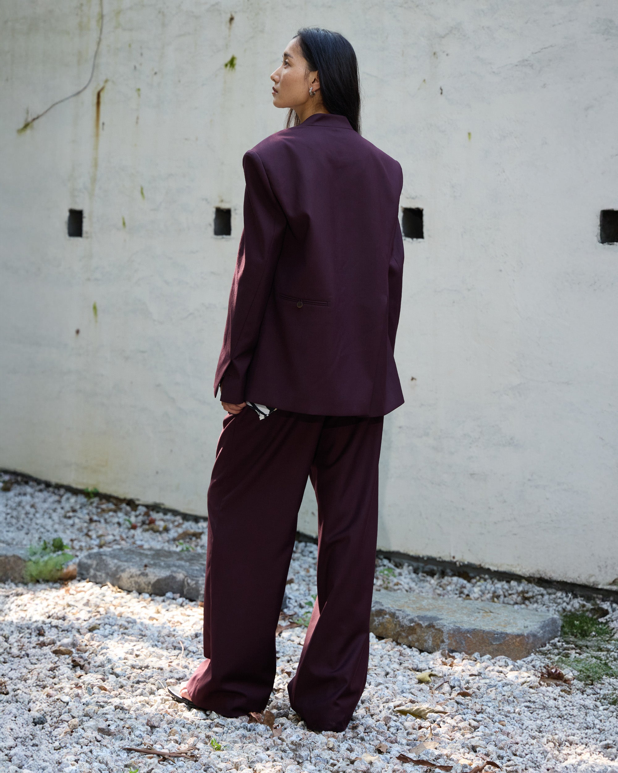 COLLARLESS SLANTED-VENT BLAZER