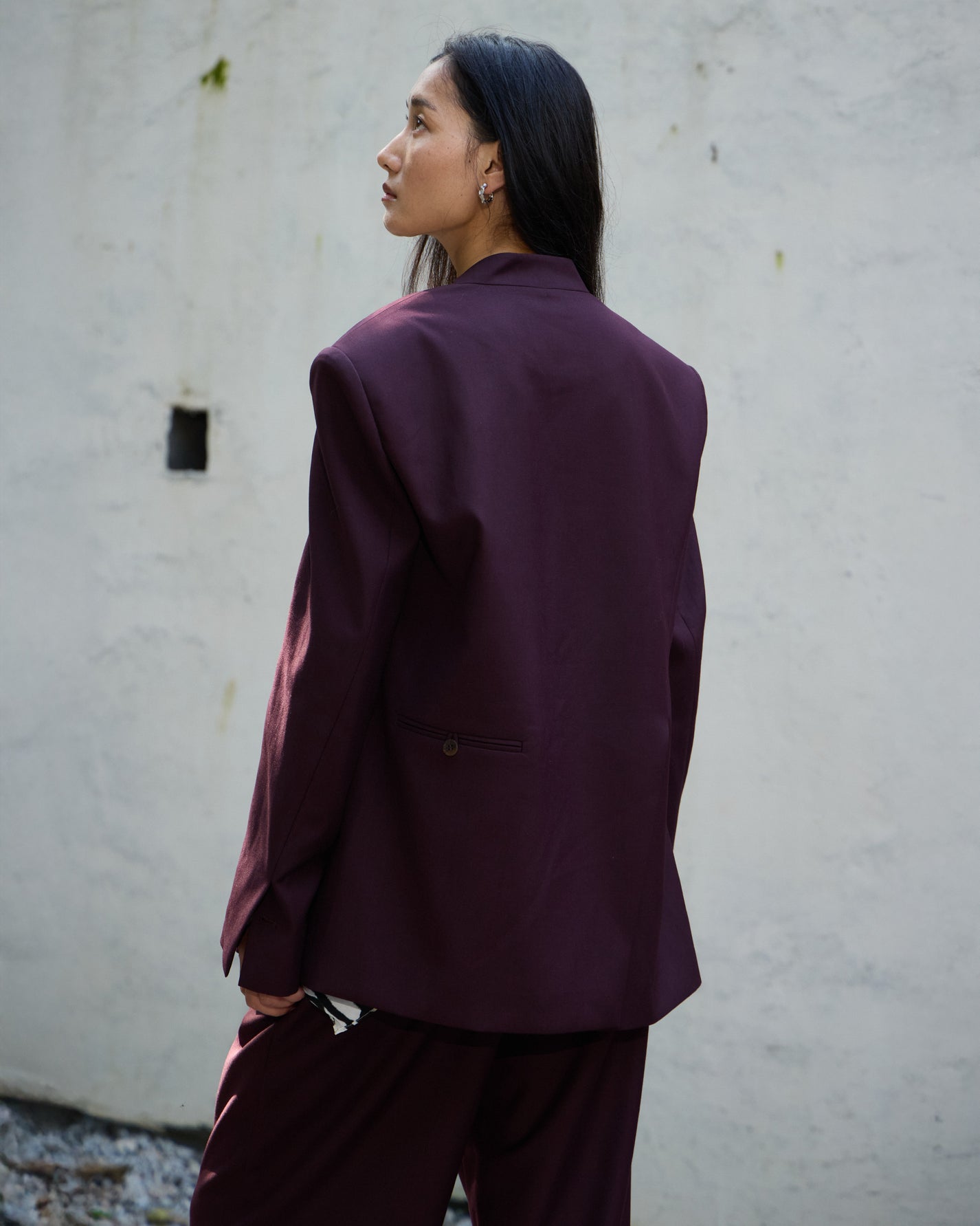 COLLARLESS SLANTED-VENT BLAZER