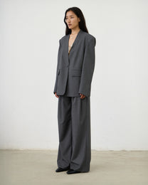 COLLARLESS SLANTED-VENT BLAZER