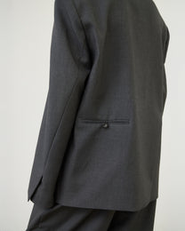 COLLARLESS SLANTED-VENT BLAZER