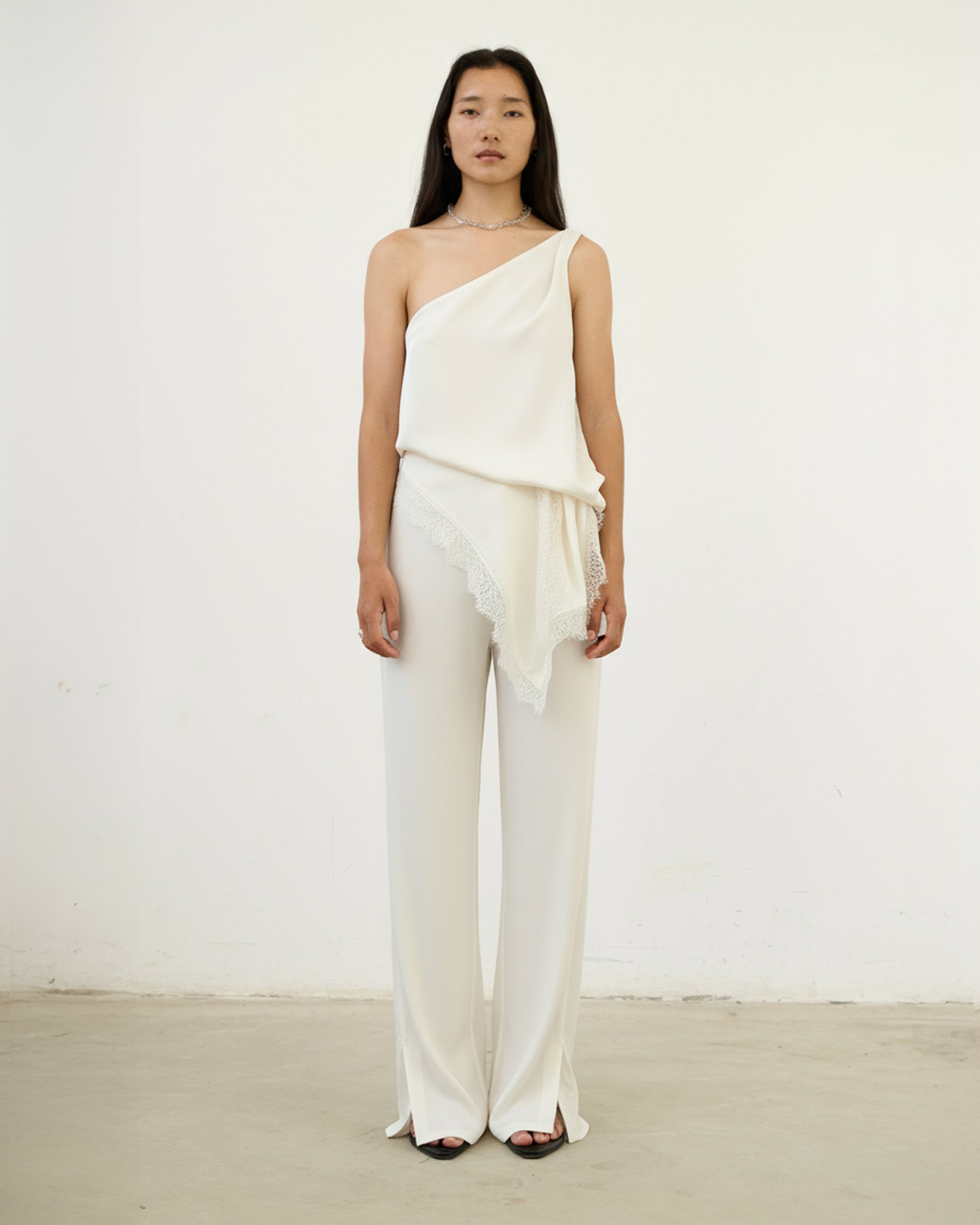 LACE ONE-SHOULDER TOP