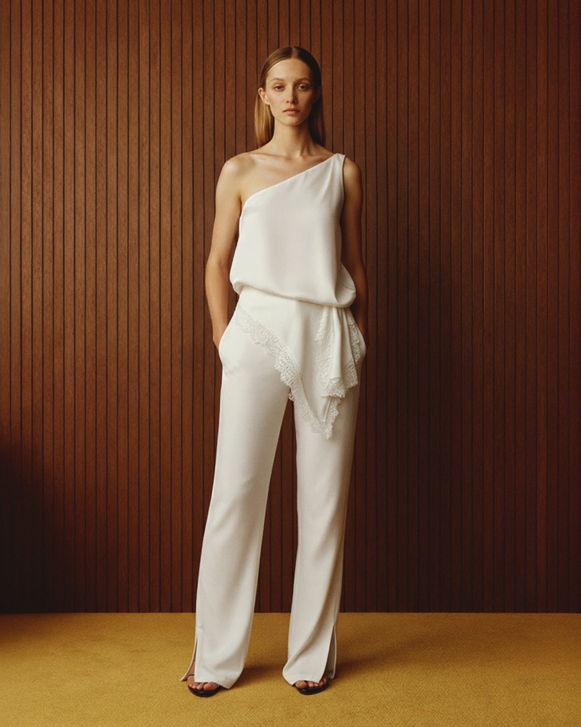 LACE ONE-SHOULDER TOP