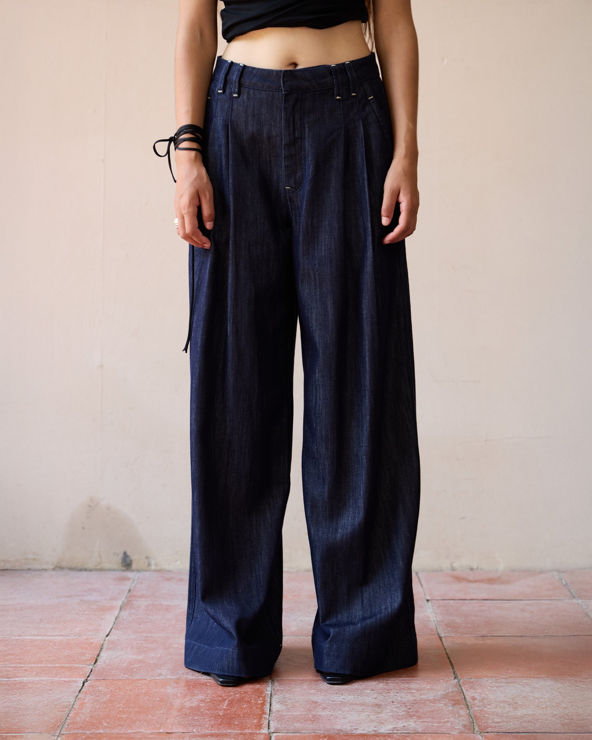 DOUBLE PLEATS TENCEL JEANS