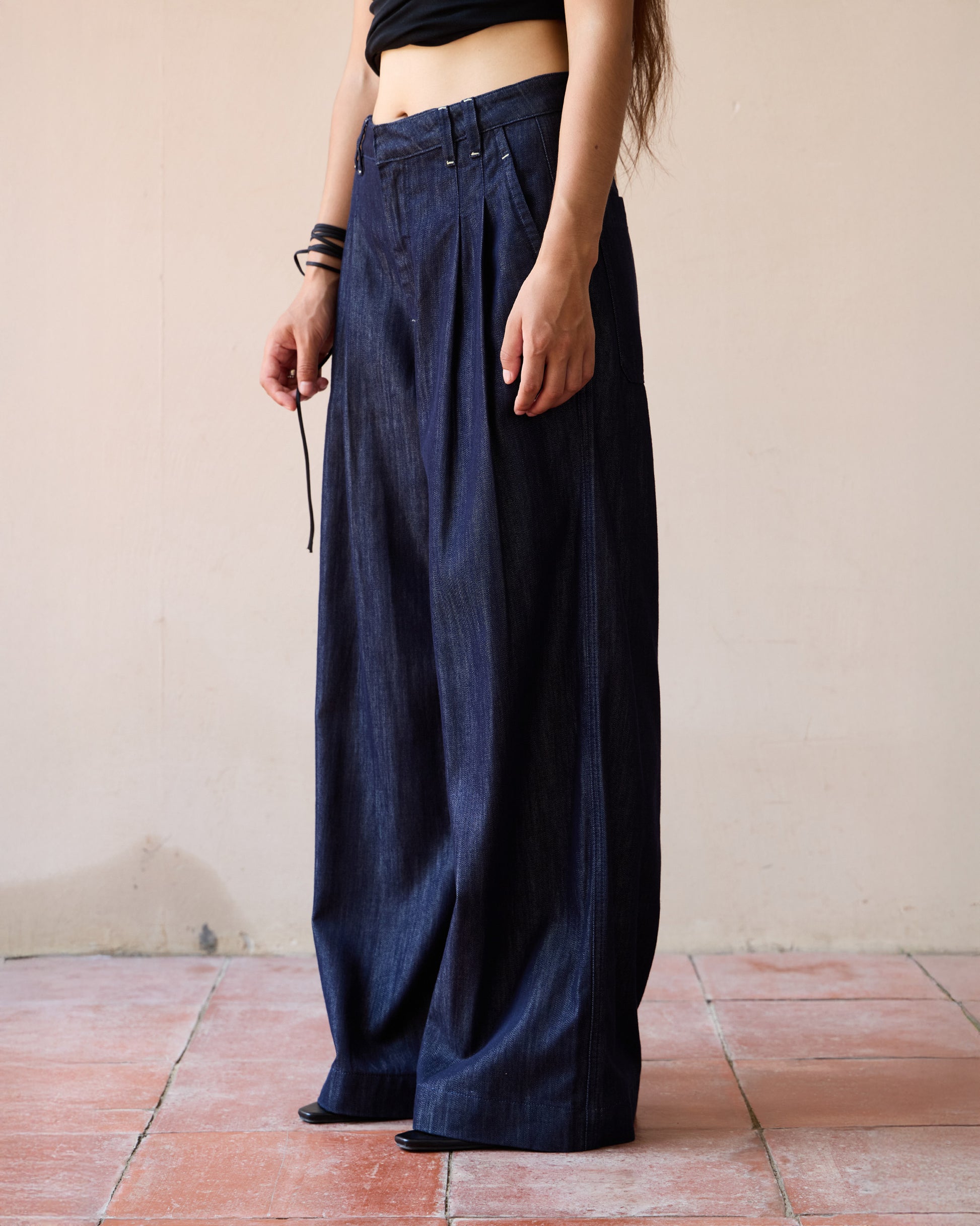 DOUBLE PLEATS TENCEL JEANS