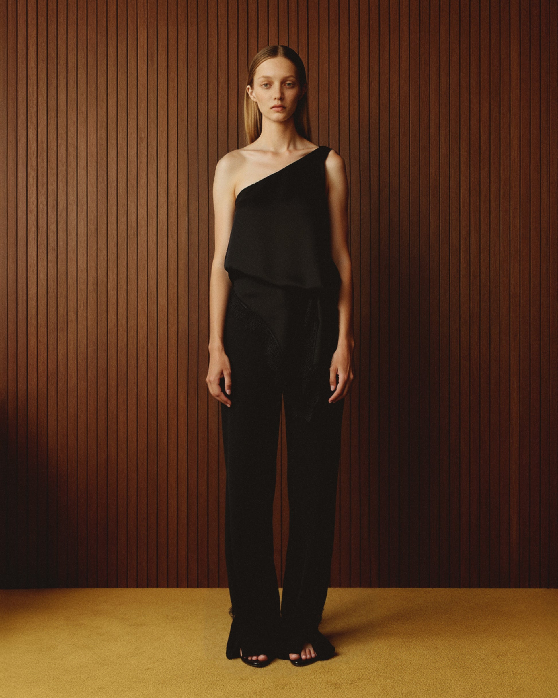 LACE ONE-SHOULDER TOP