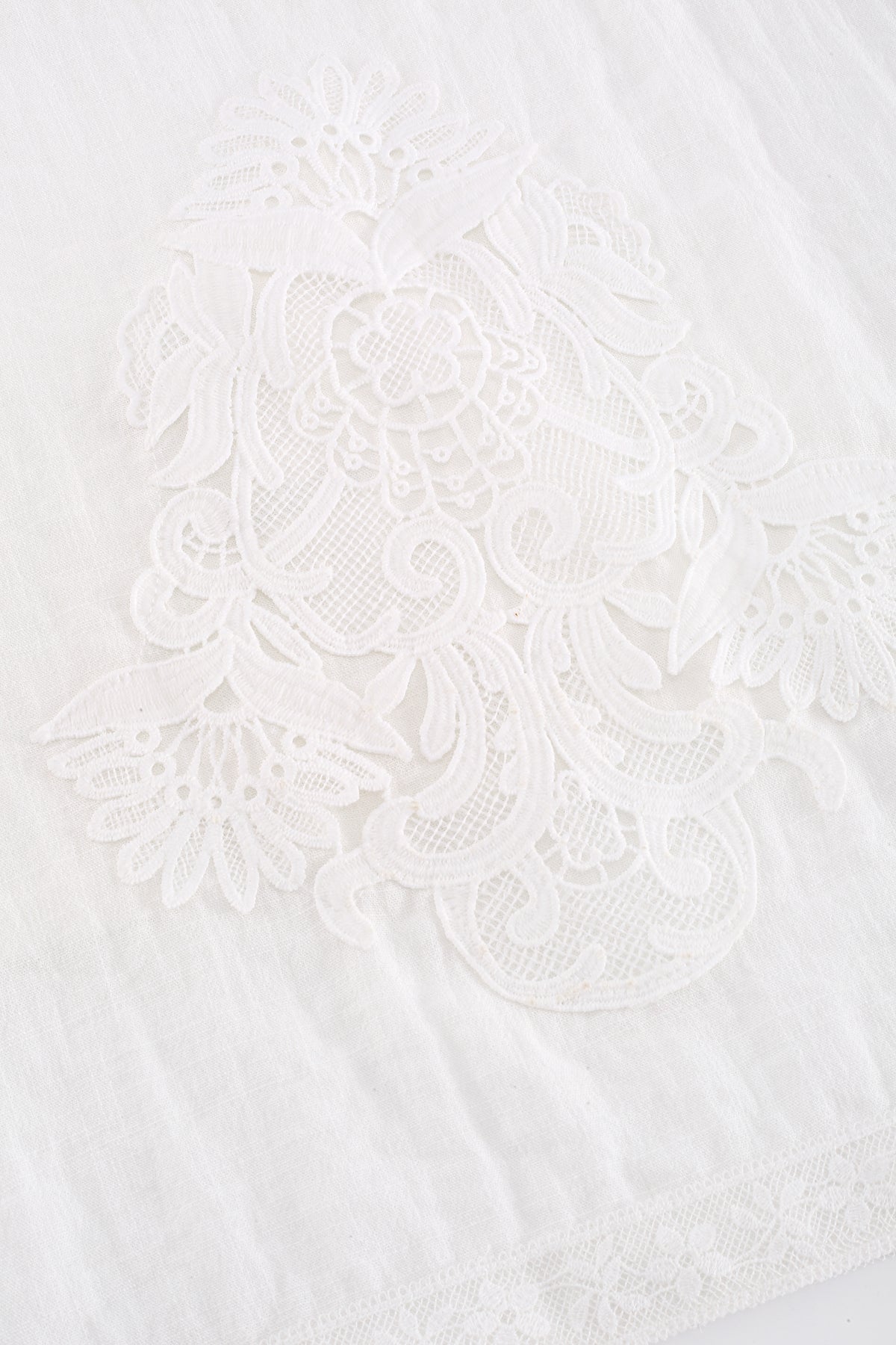 EMBROIDERED LACE HANDKERCHIEF CAMI
