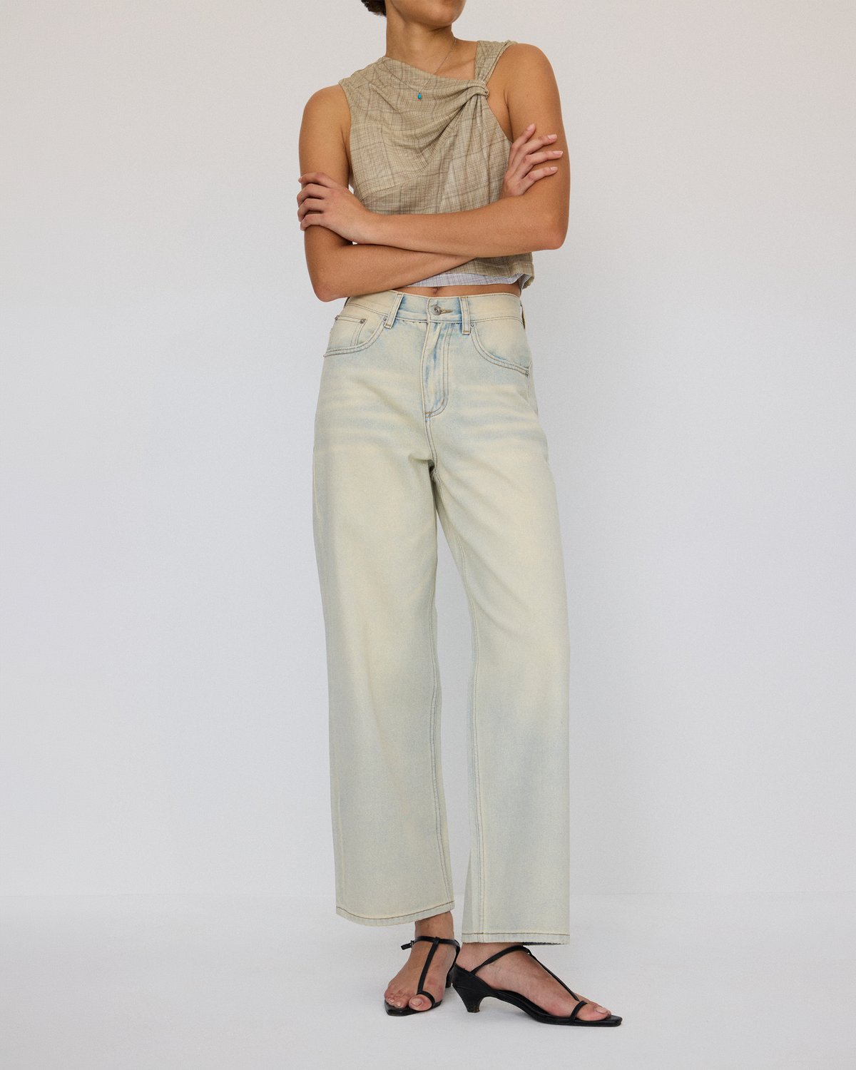 STRUCTURED FADED JEANS