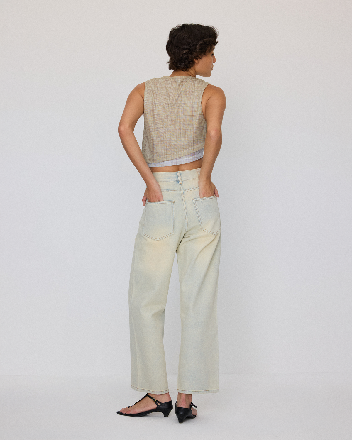 STRUCTURED FADED JEANS