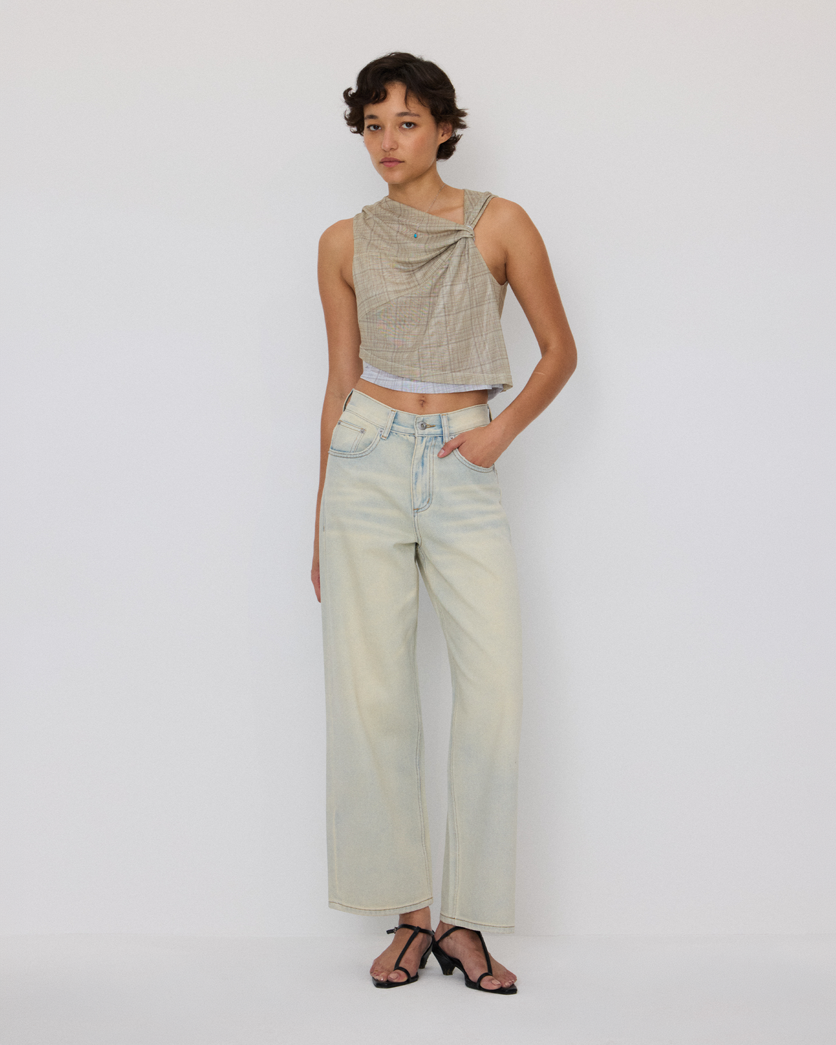 STRUCTURED FADED JEANS