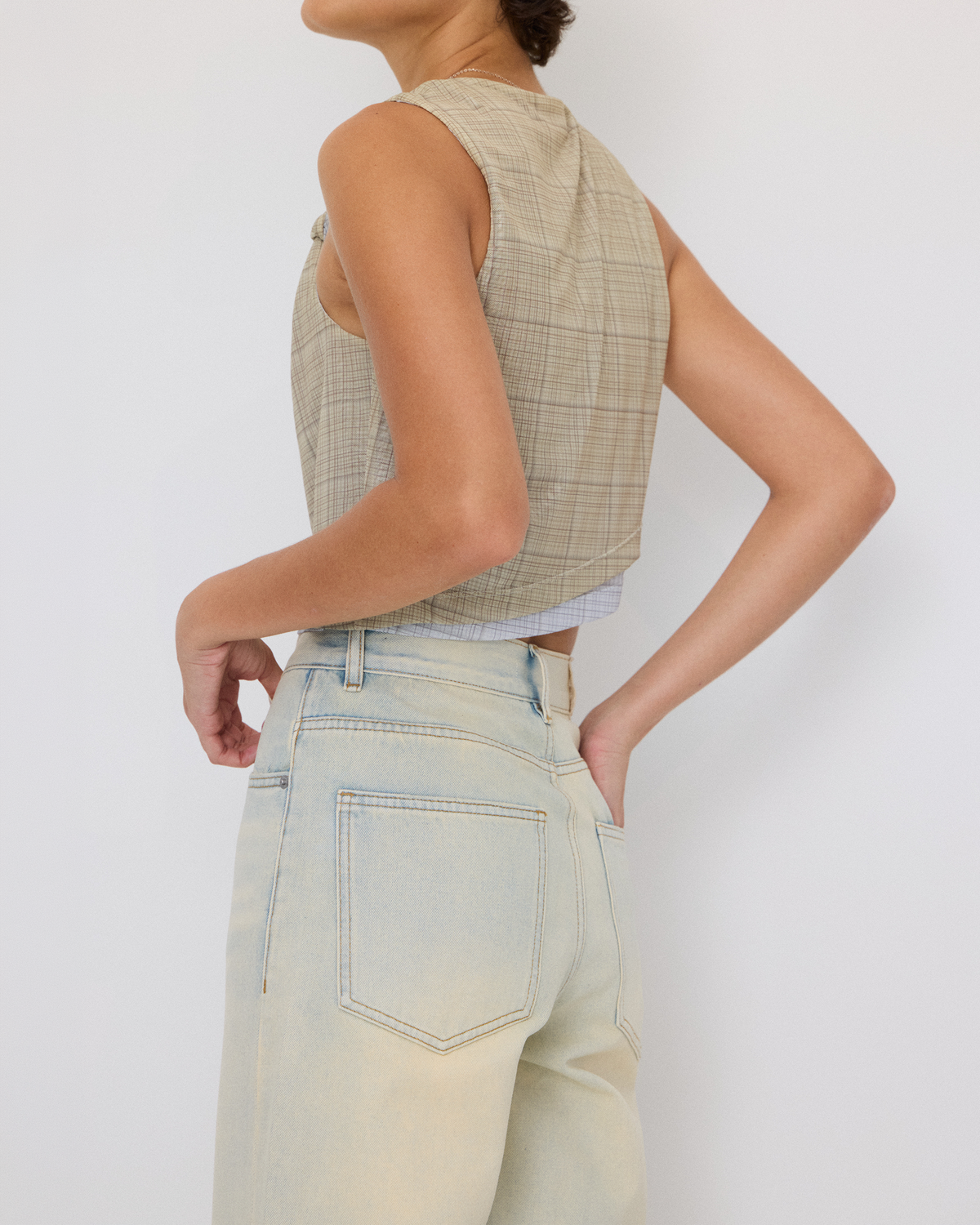 STRUCTURED FADED JEANS